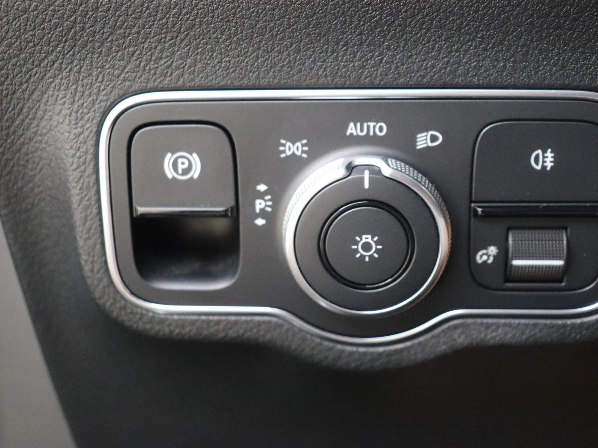 Mercedes-Benz-EQA-image-23