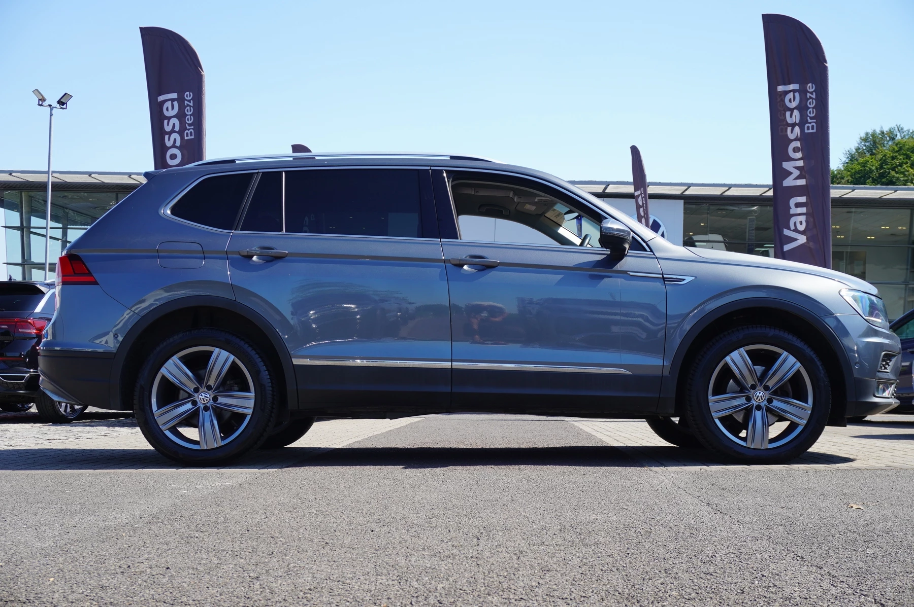 Volkswagen-Tiguan Allspace-image-3