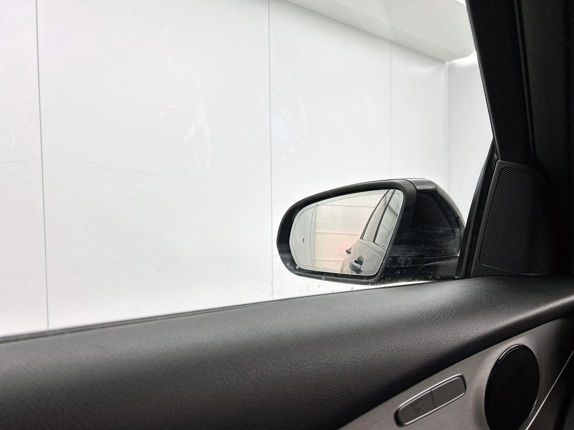 Mercedes-Benz-GLC-image-16