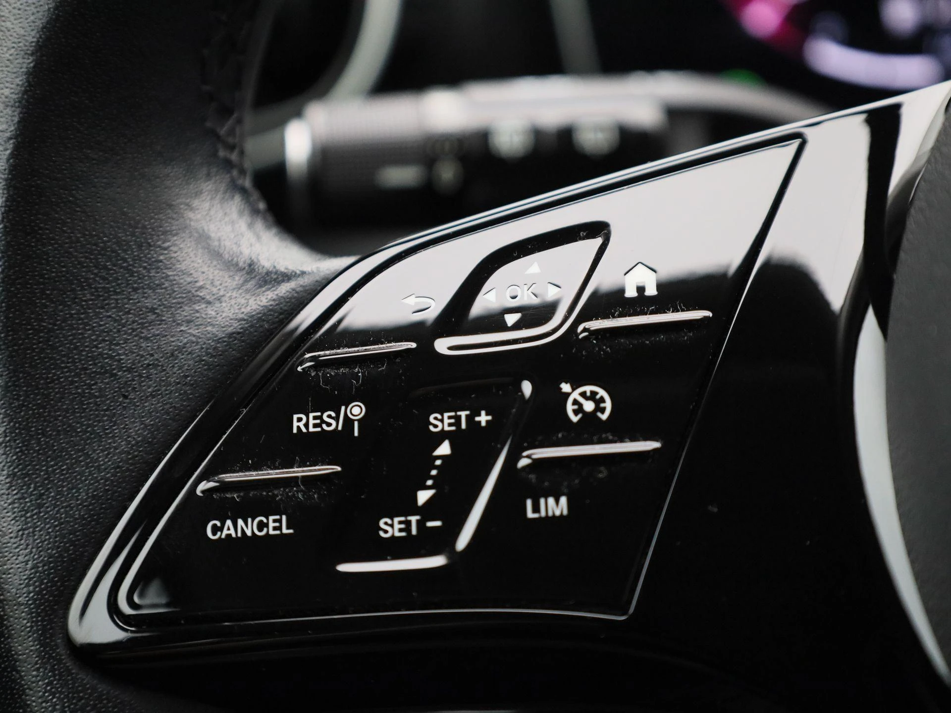 Mercedes-Benz-C-Klasse-image-17