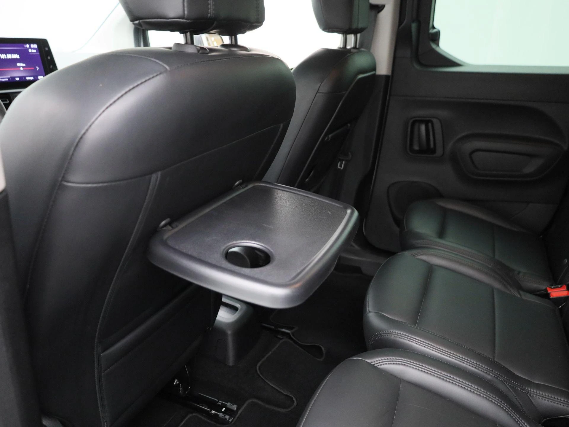 Opel-Combo Life-image-11