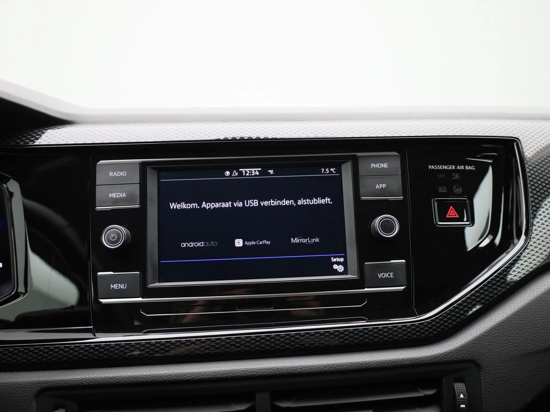 Volkswagen-Polo-image-17