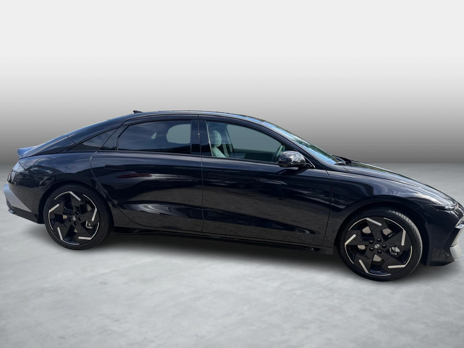 Hyundai-IONIQ 6-image-3