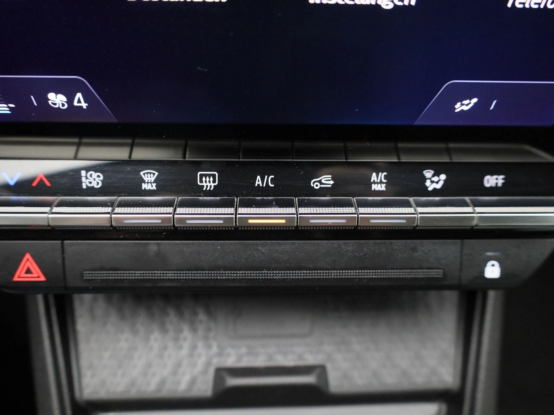 Renault-Megane E-Tech-image-25