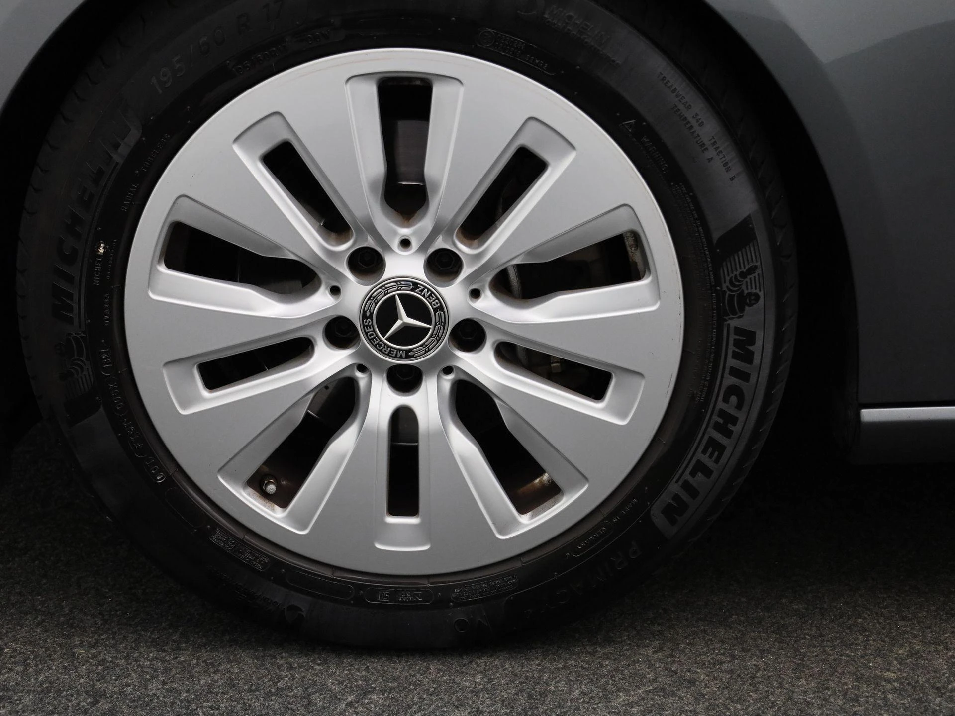 Mercedes-Benz-C-Klasse-image-10