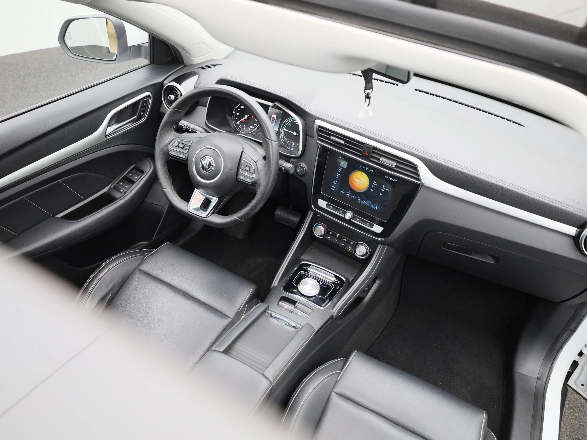 MG-ZS EV-image-32