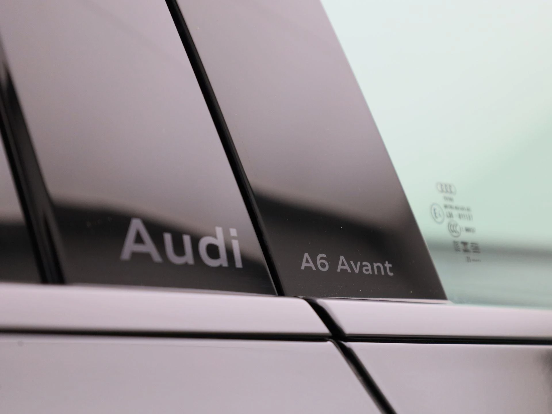 Audi A6 Avant 2.0 e-hybrid quattro S Competition 367 PK