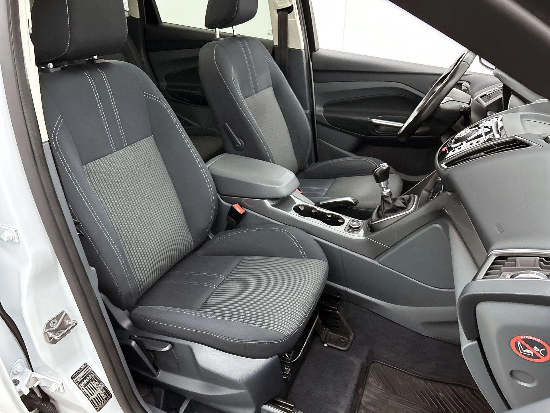 Ford-C-MAX-image-22