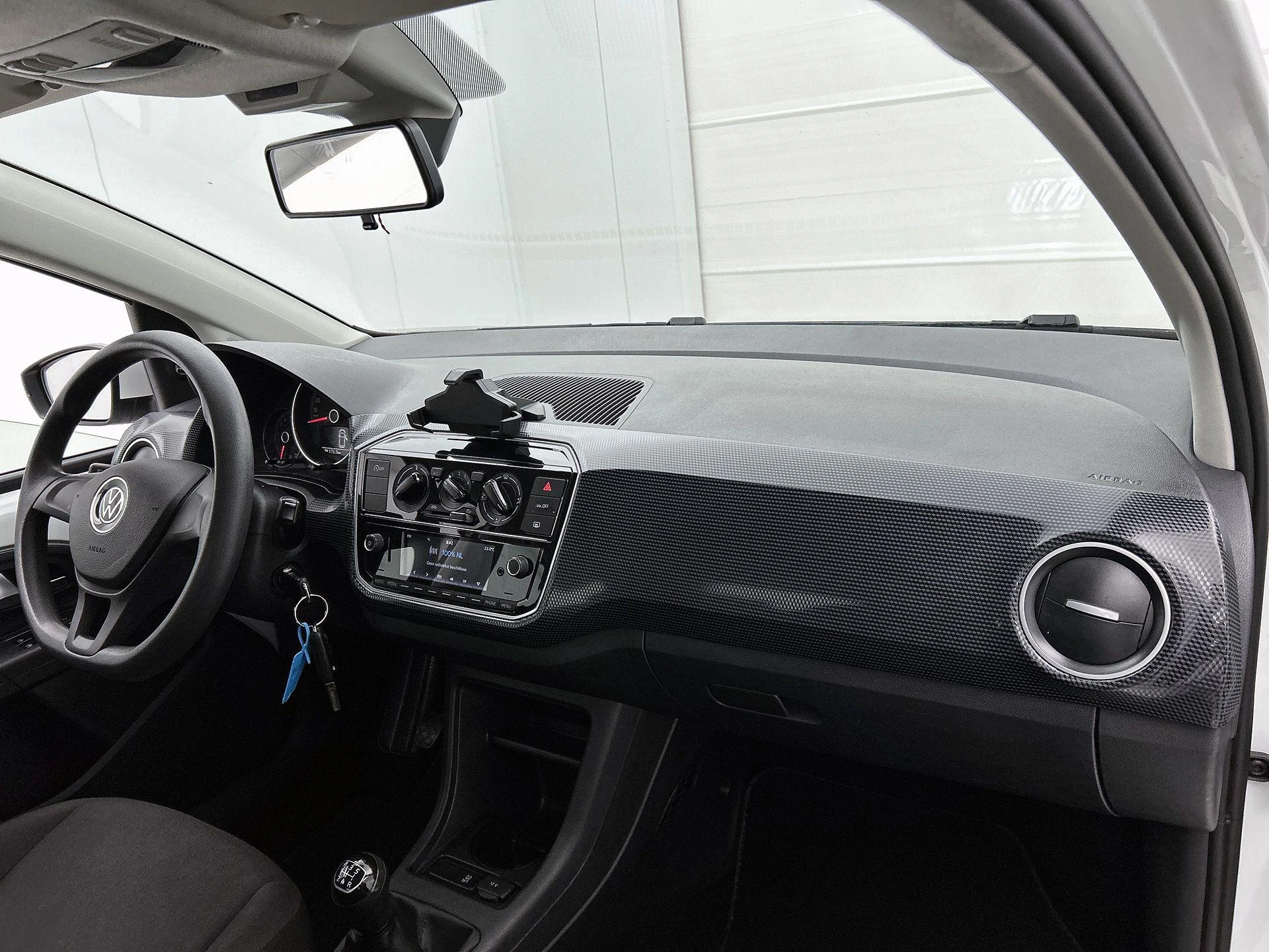 Volkswagen-up!-image-8
