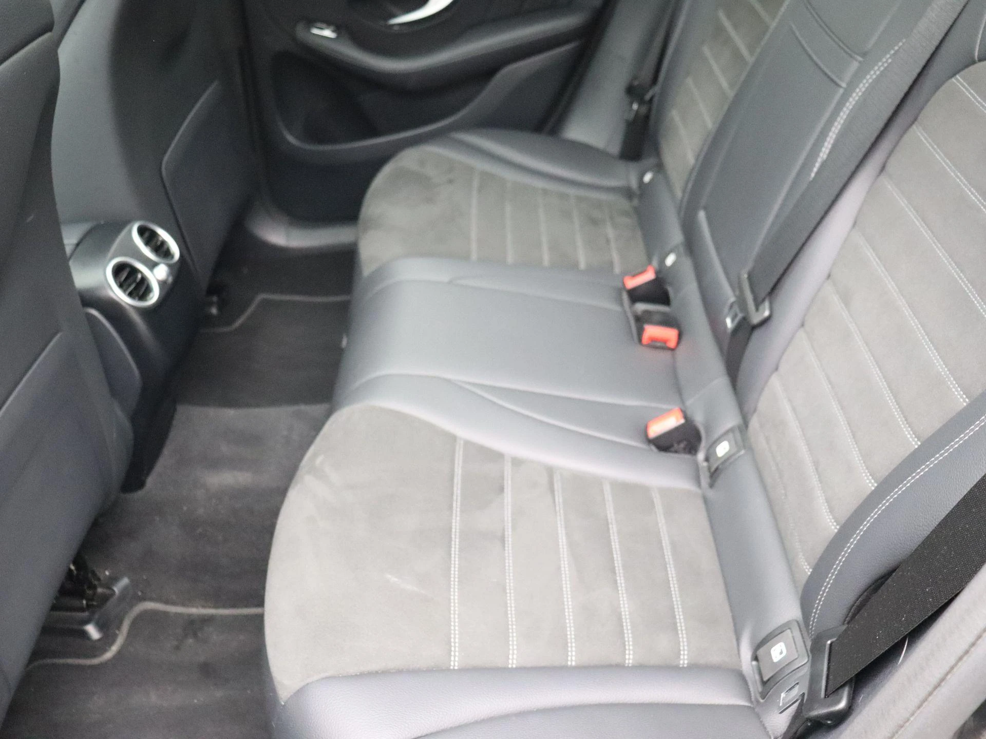 Mercedes-Benz-GLC-image-16
