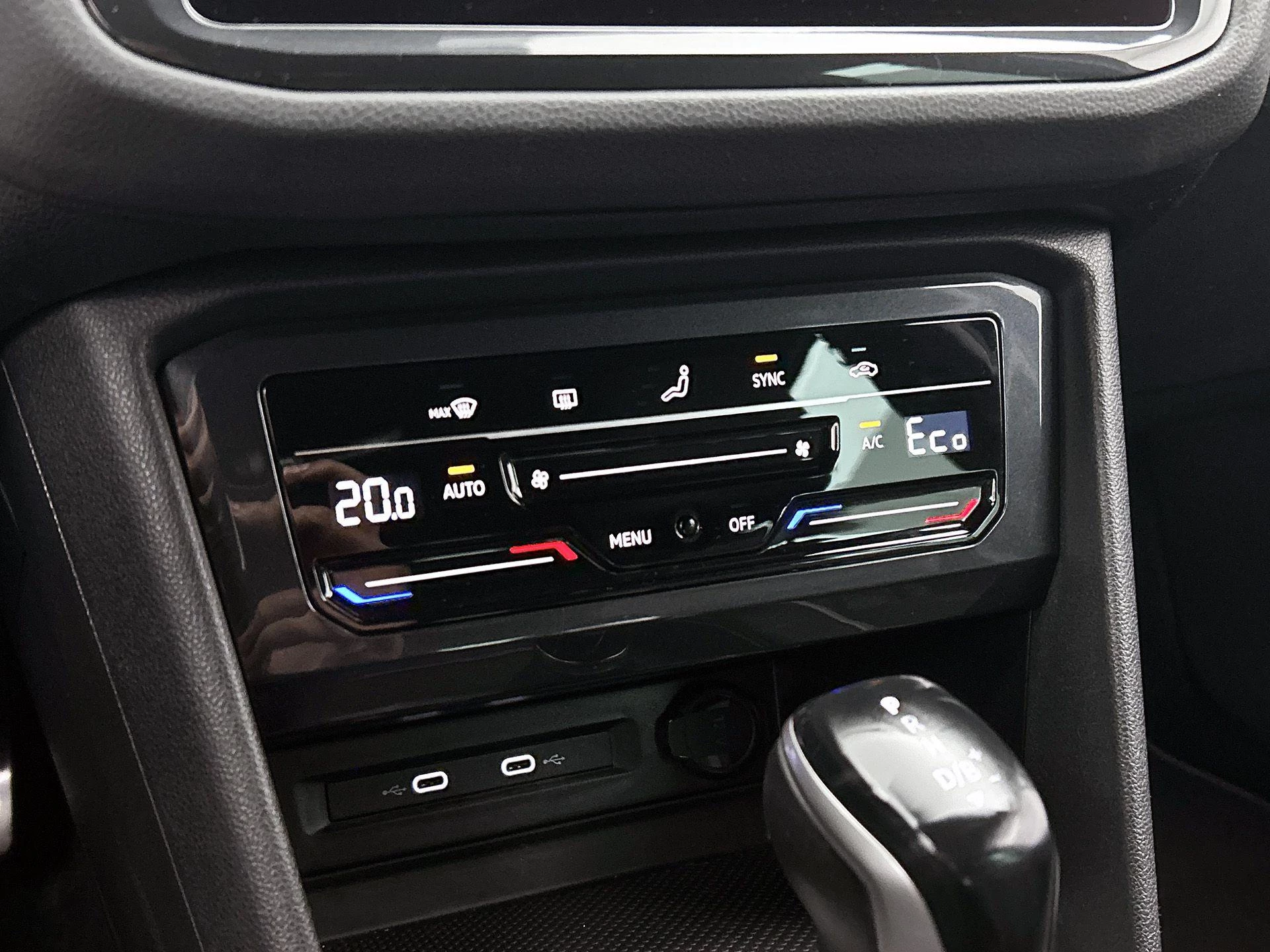 Volkswagen-Tiguan-image-22