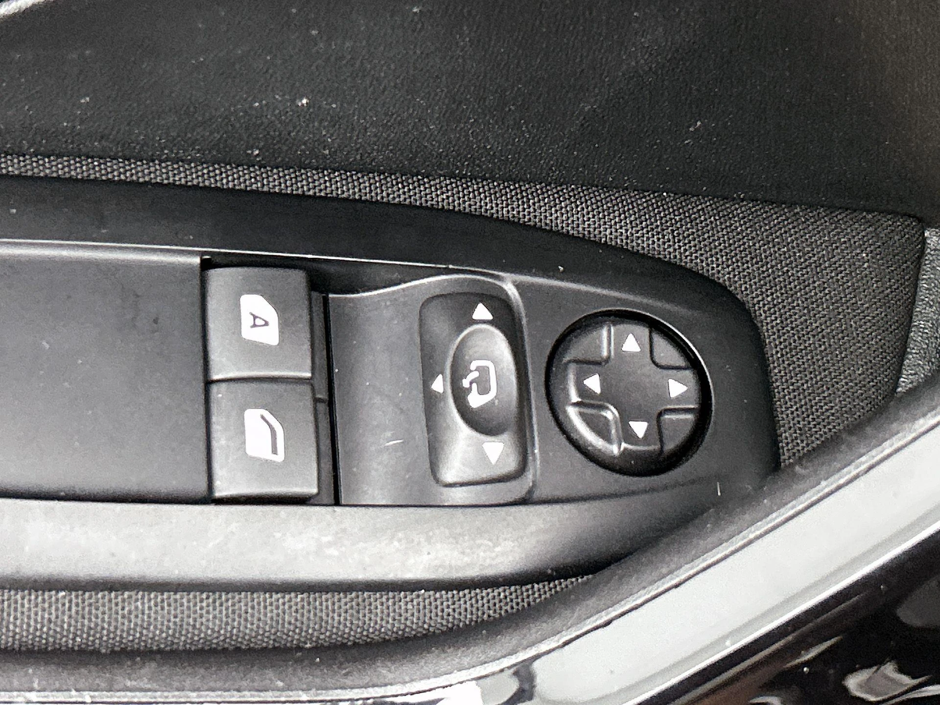 Peugeot-208-image-29