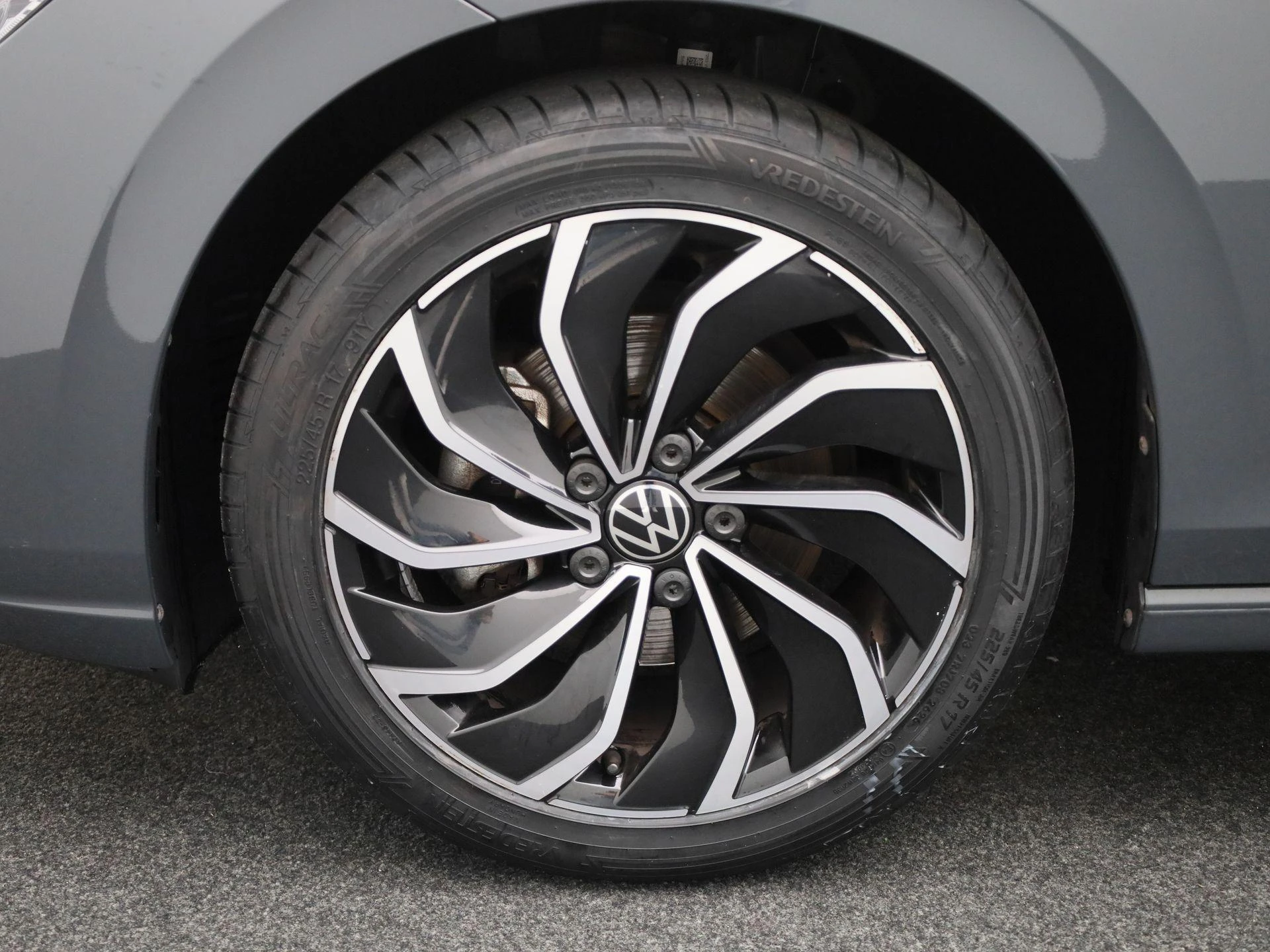 Volkswagen-Golf-image-12