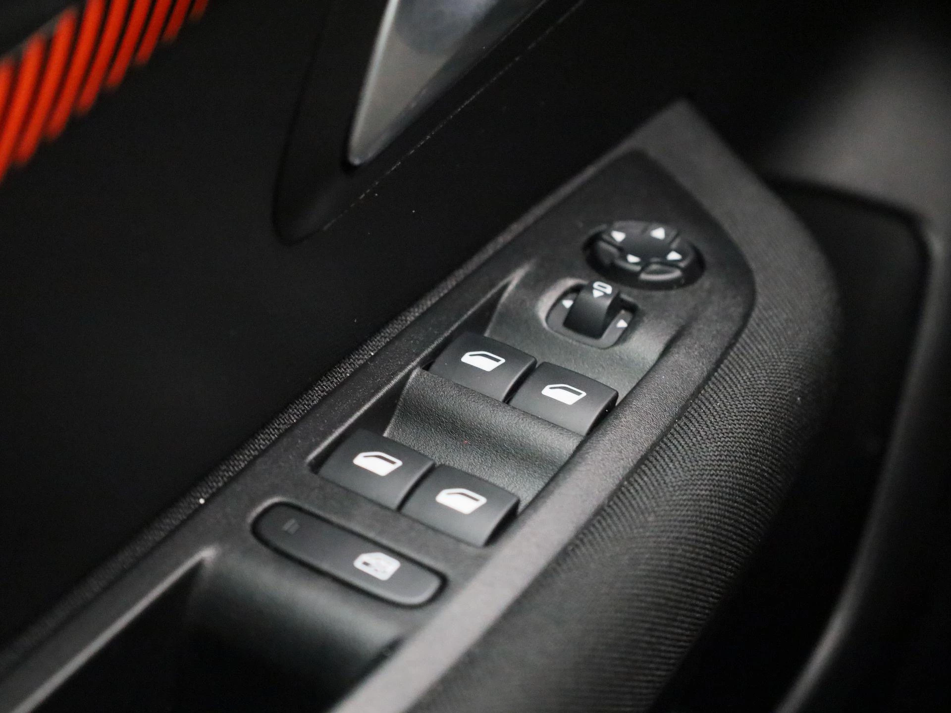 Peugeot-208-image-23
