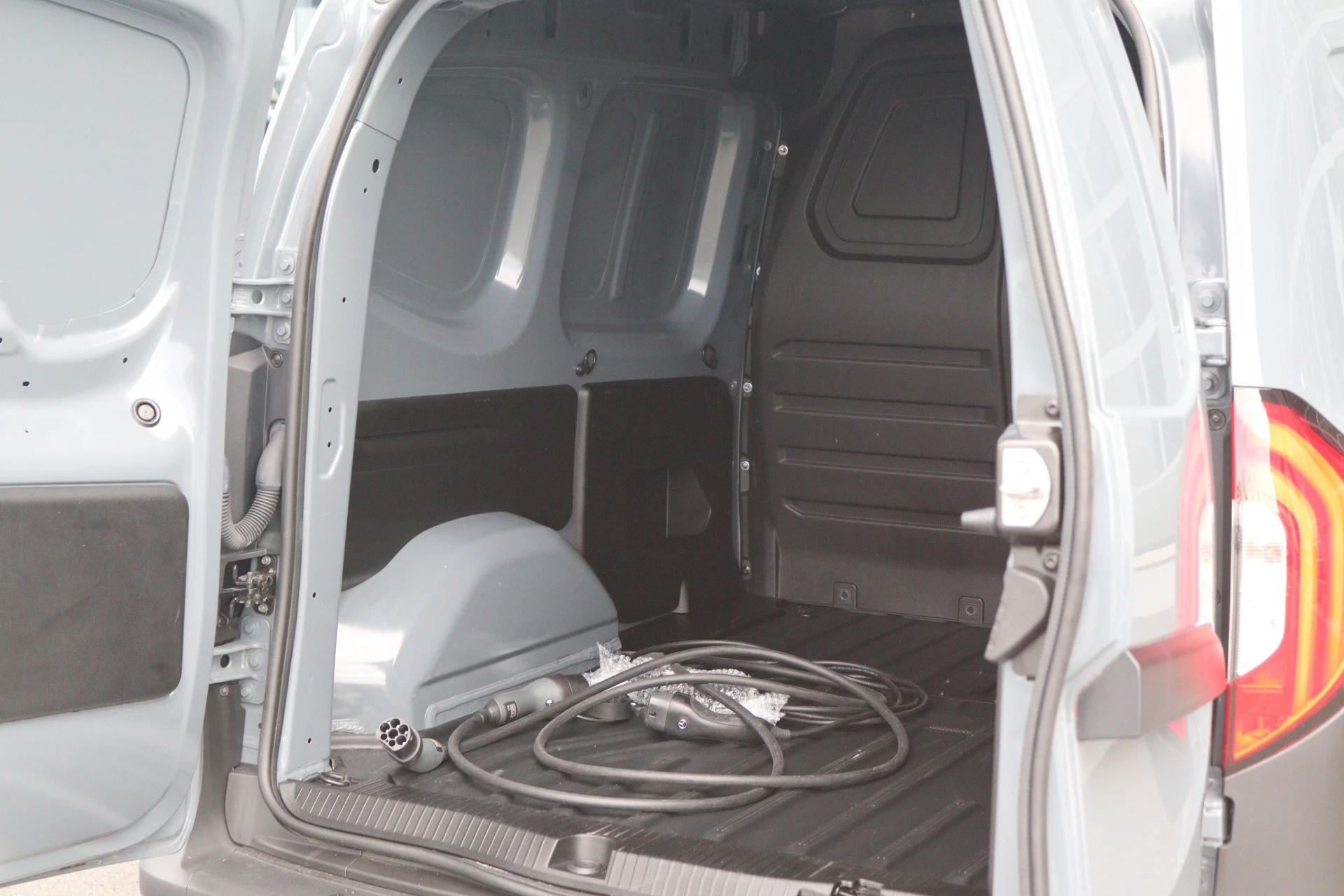 Mercedes-Benz-eCitan-image-2