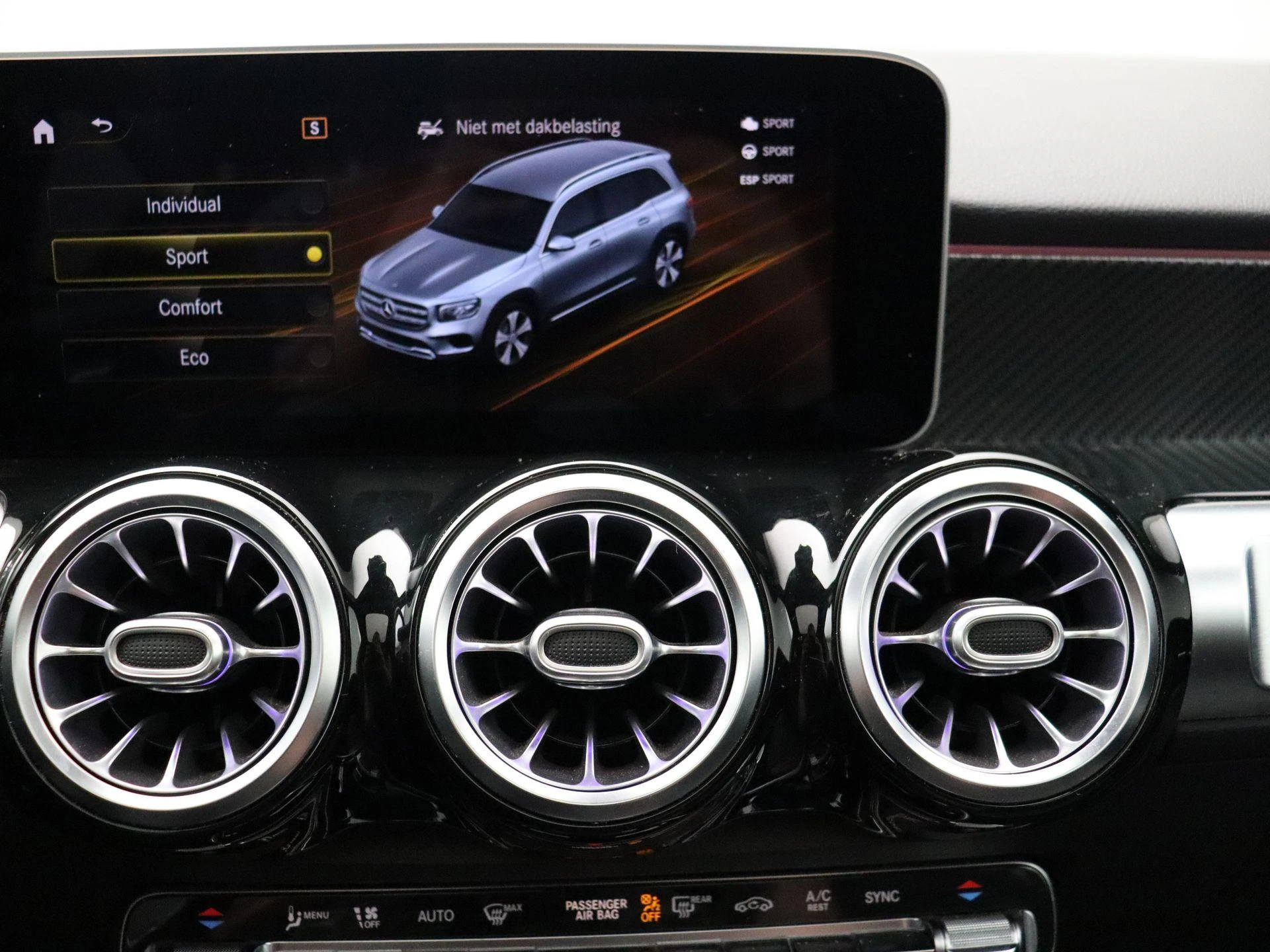 Mercedes-Benz-GLB-image-22
