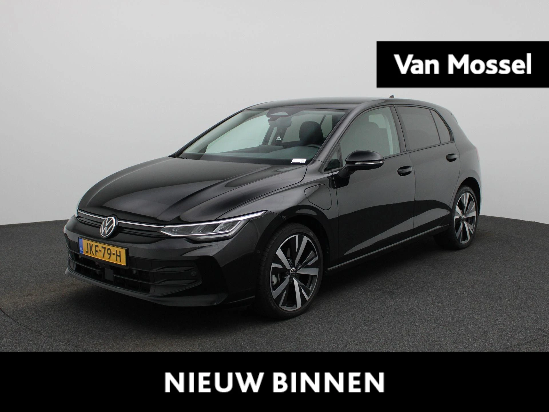 Volkswagen-Golf-image-0