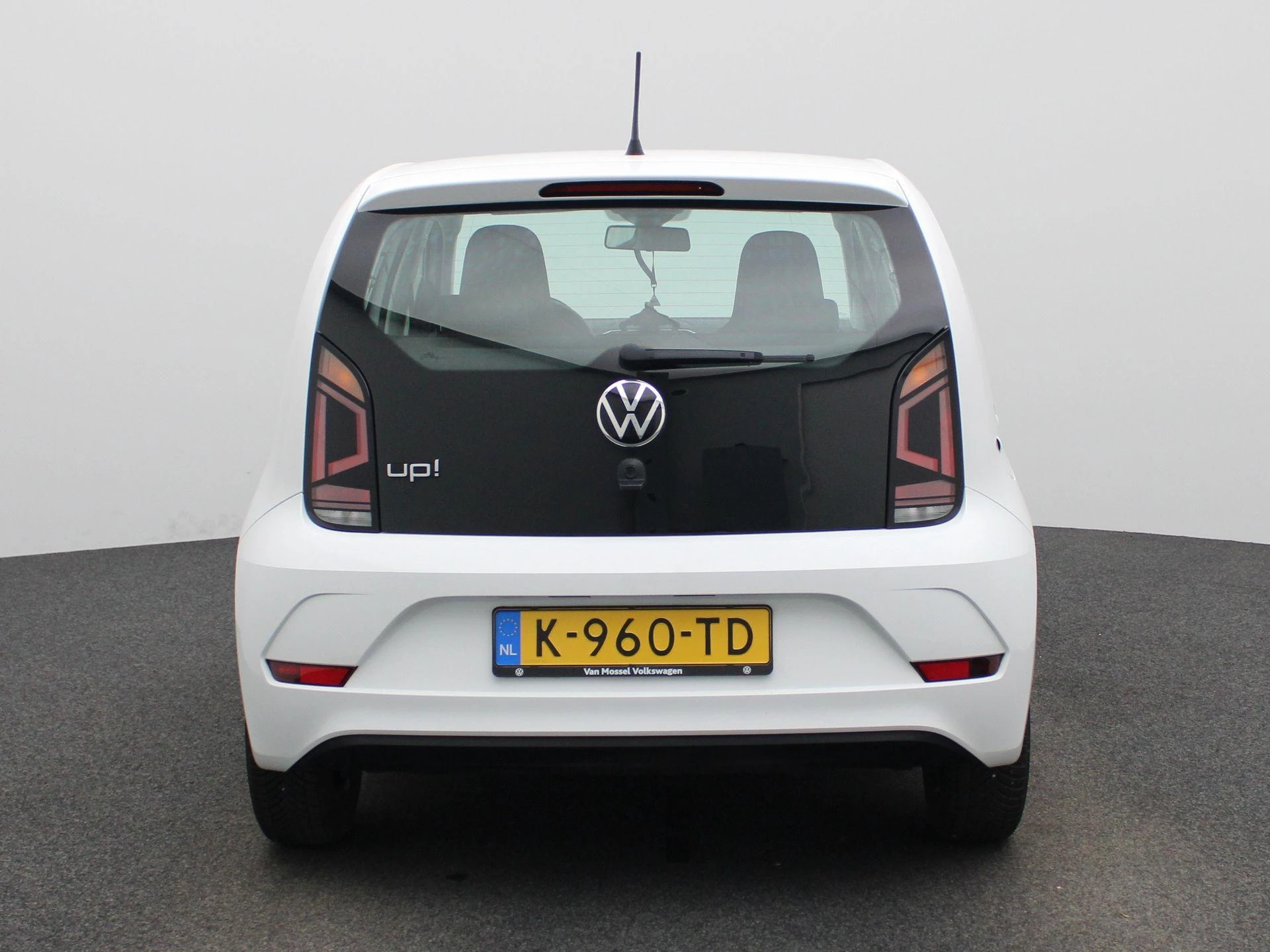 Volkswagen-up!-image-4