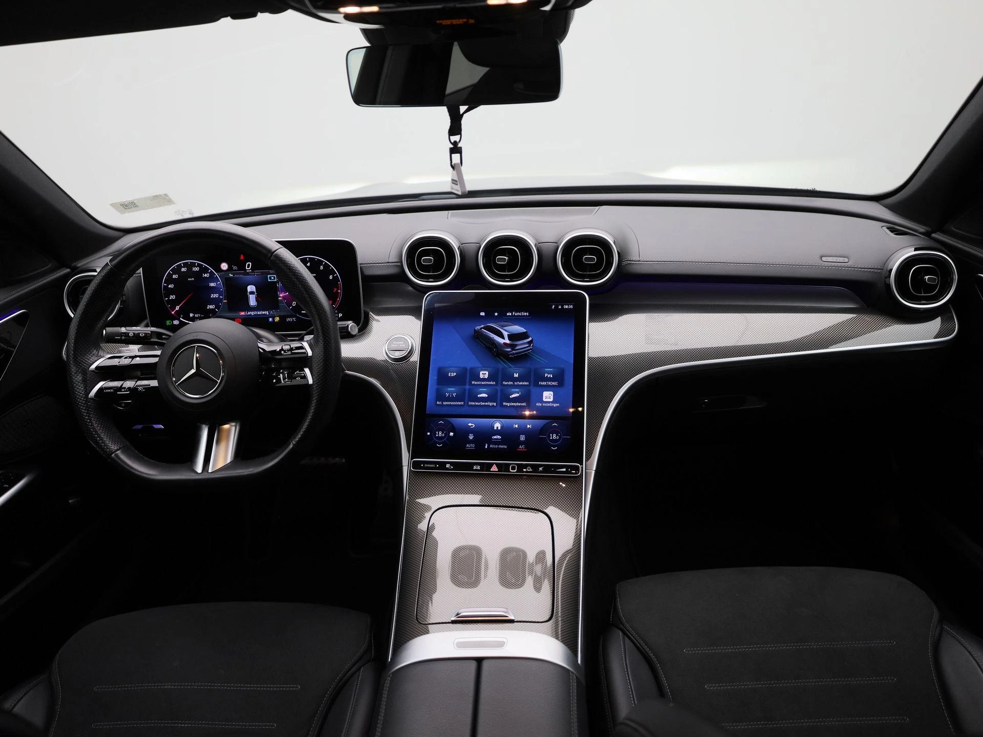 Mercedes-Benz-C-Klasse-image-36