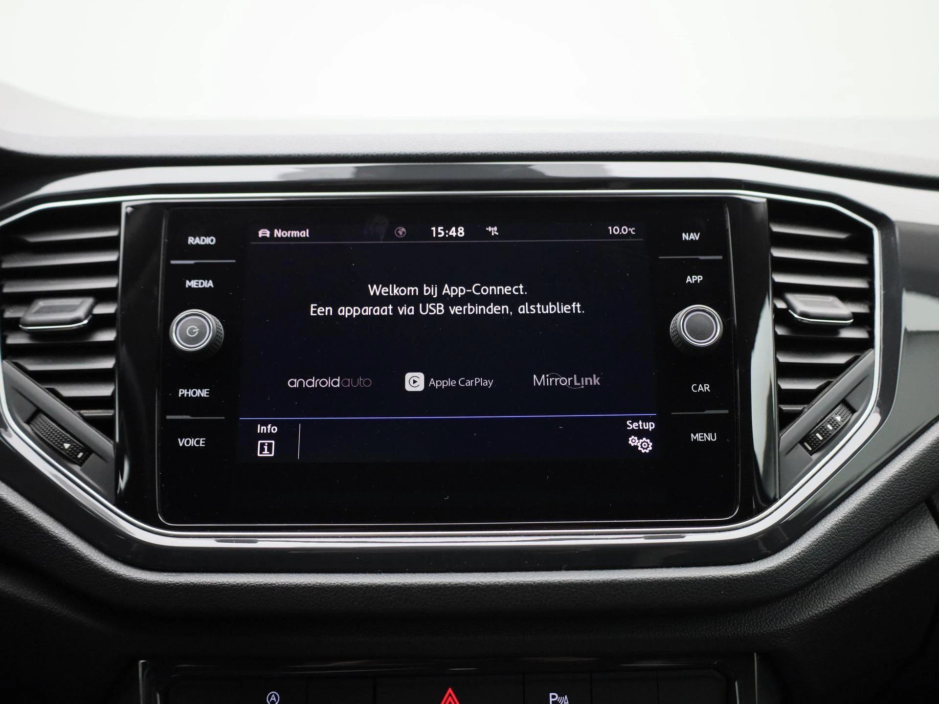 Volkswagen-T-Roc-image-23