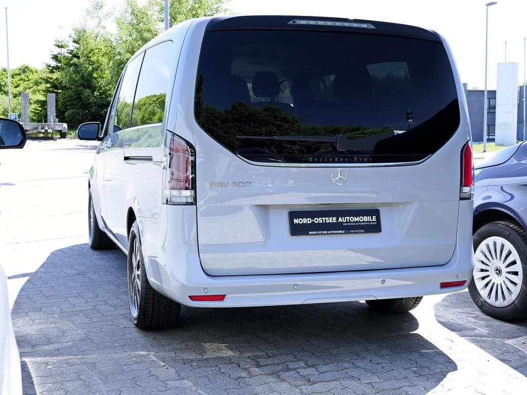 Mercedes-Benz-EQV 300-image-5