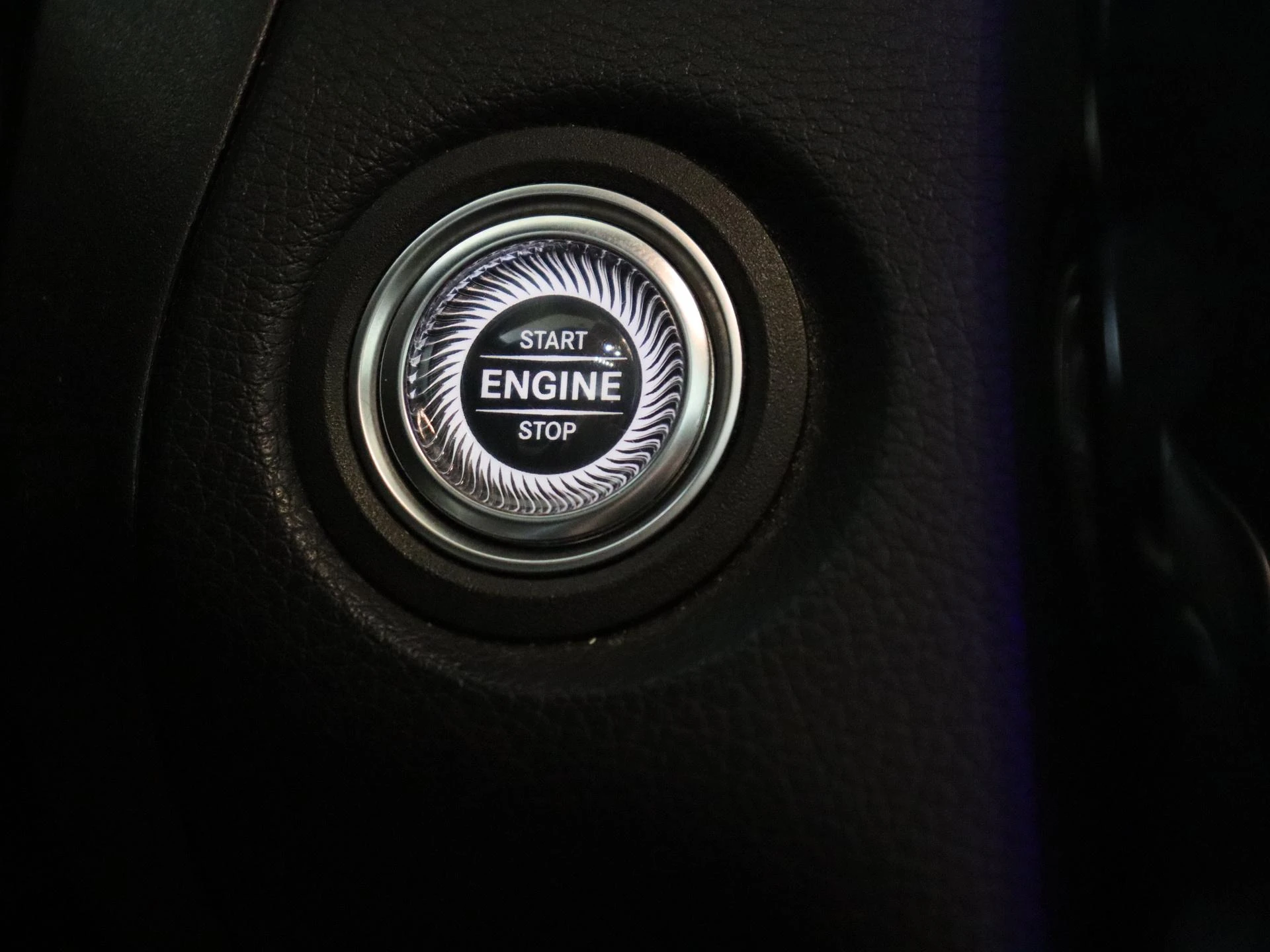 Mercedes-Benz-GLC-image-21