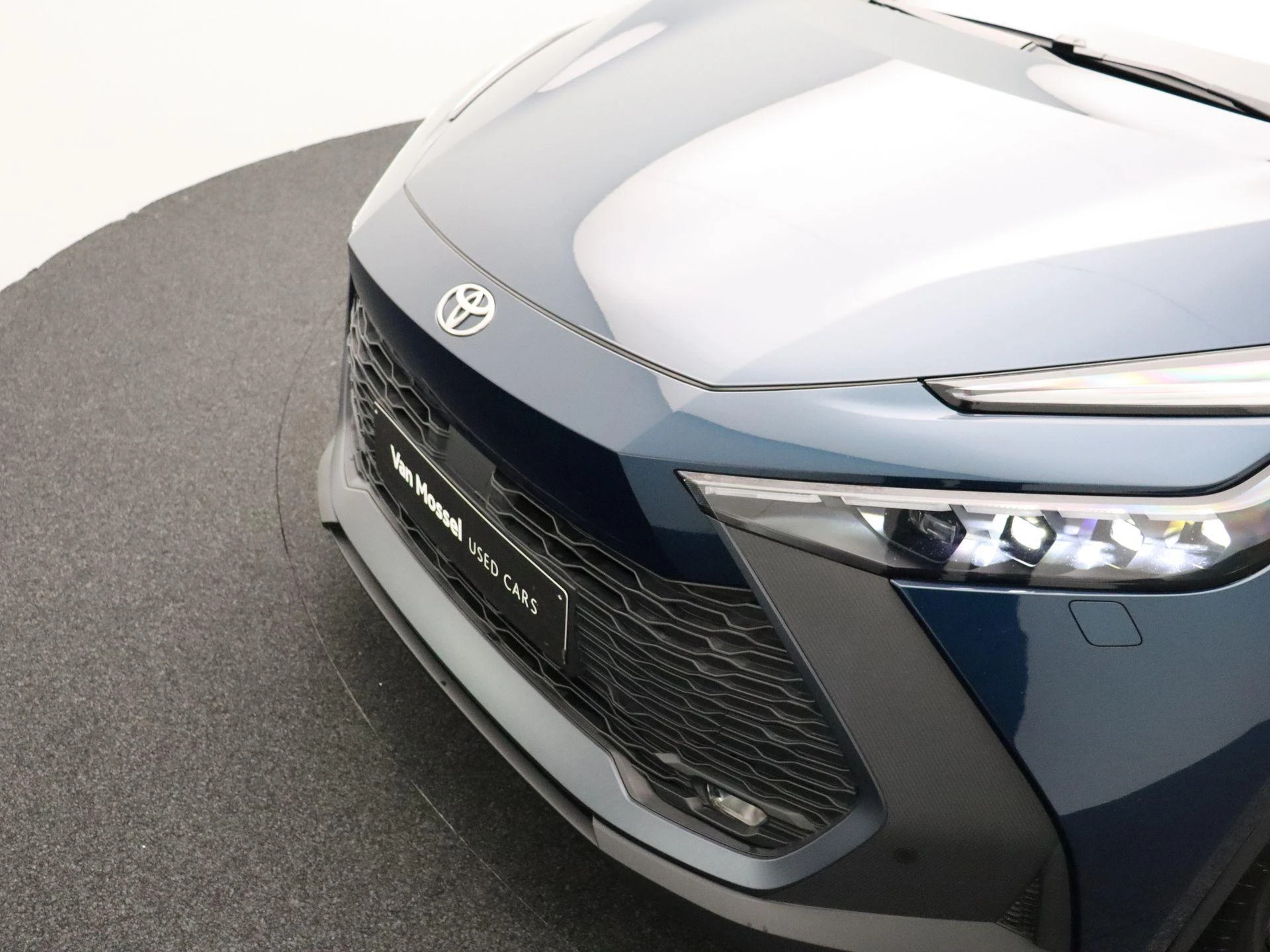 Toyota-C-HR-image-25