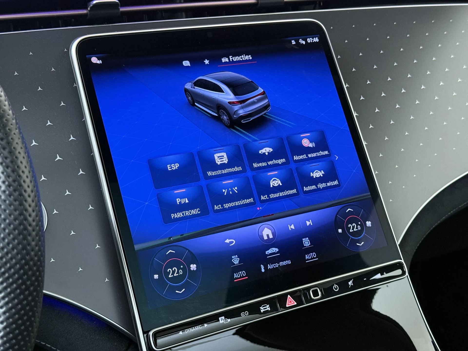 Mercedes-Benz-EQE-image-21