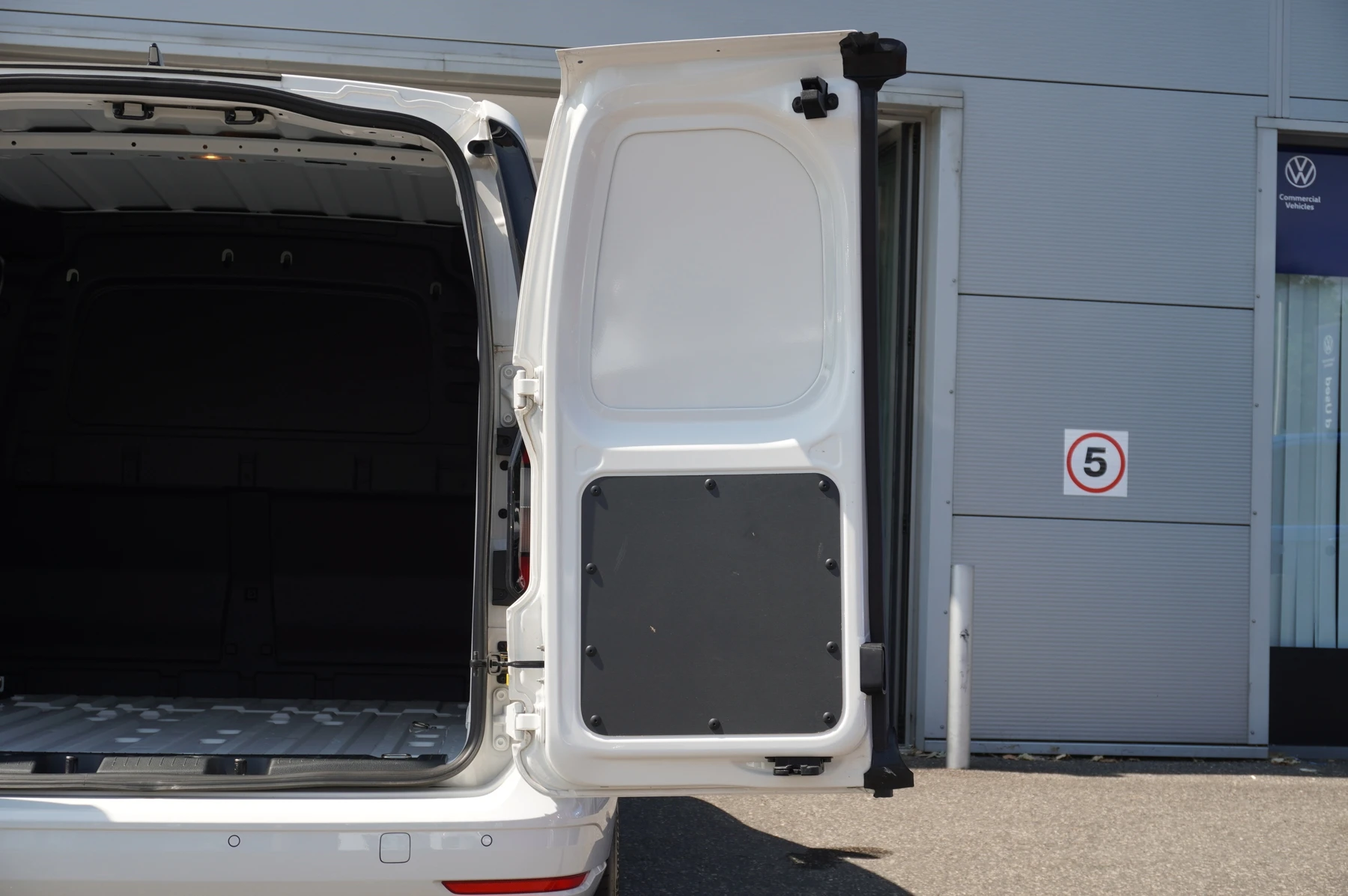 Volkswagen-Caddy-image-21