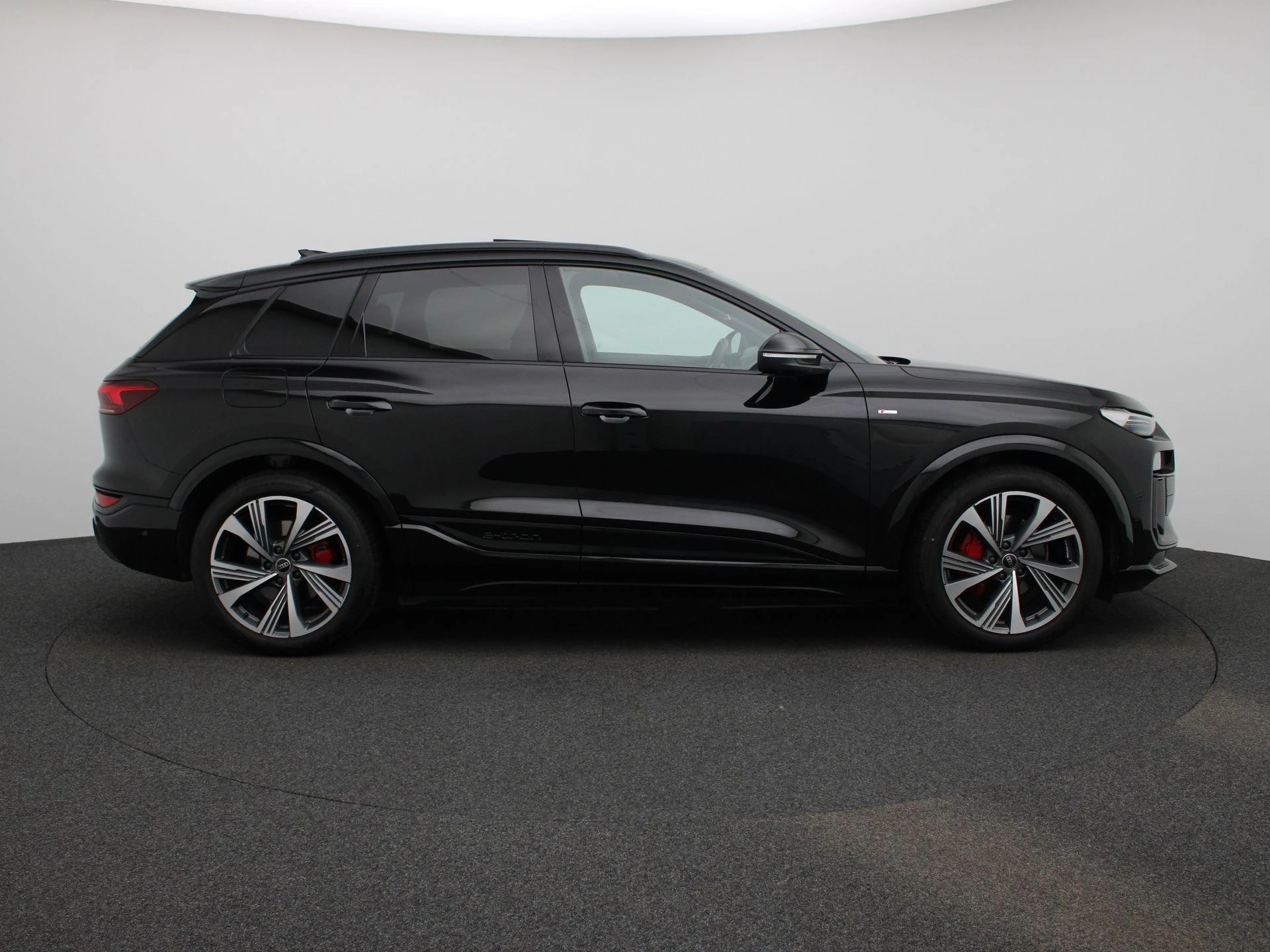 Audi-Q6 e-tron-image-5