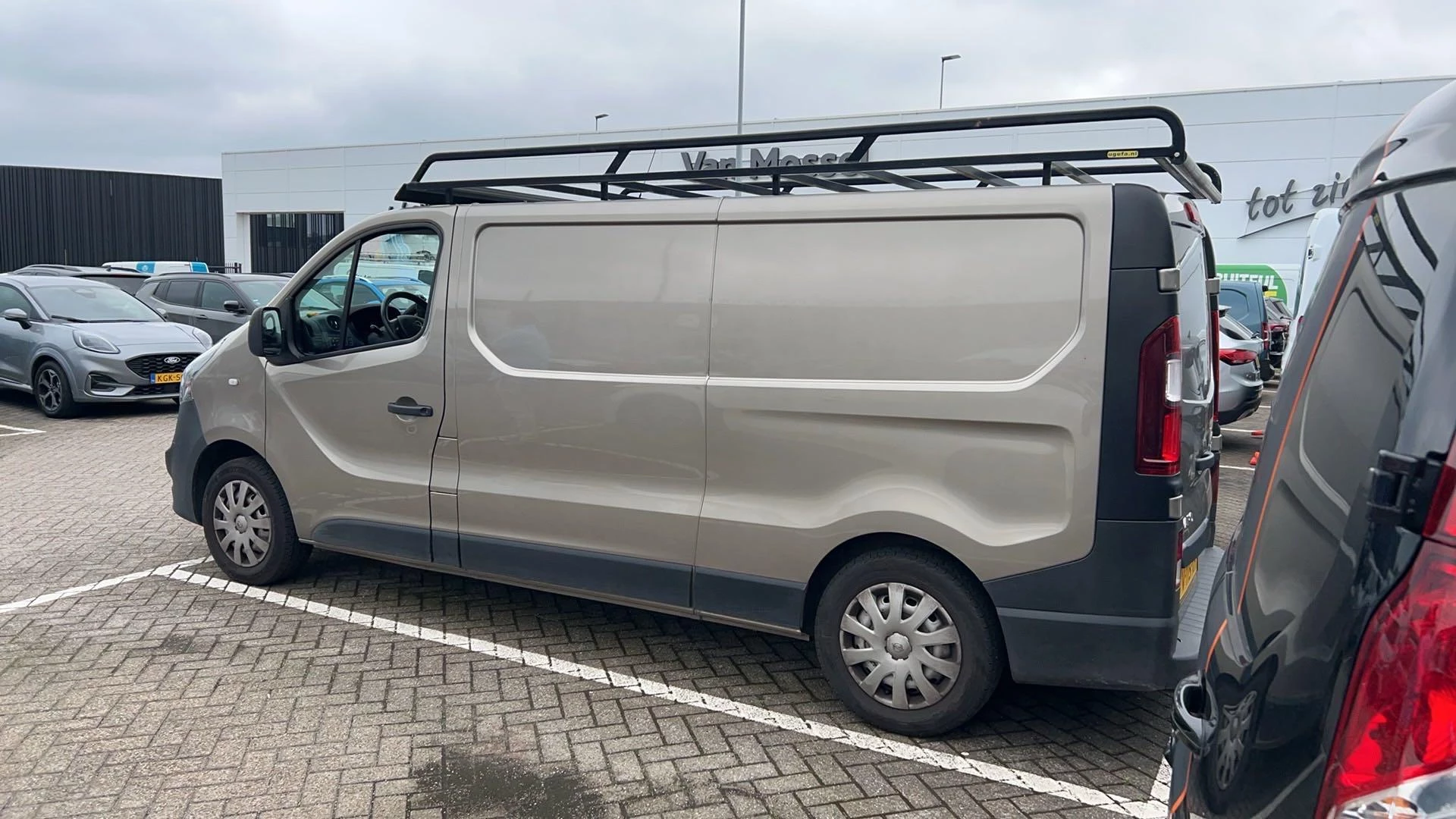 Opel-Vivaro-image-1