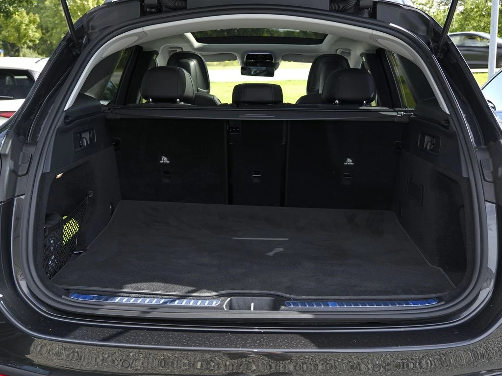 Mercedes-Benz-GLC 200-image-13