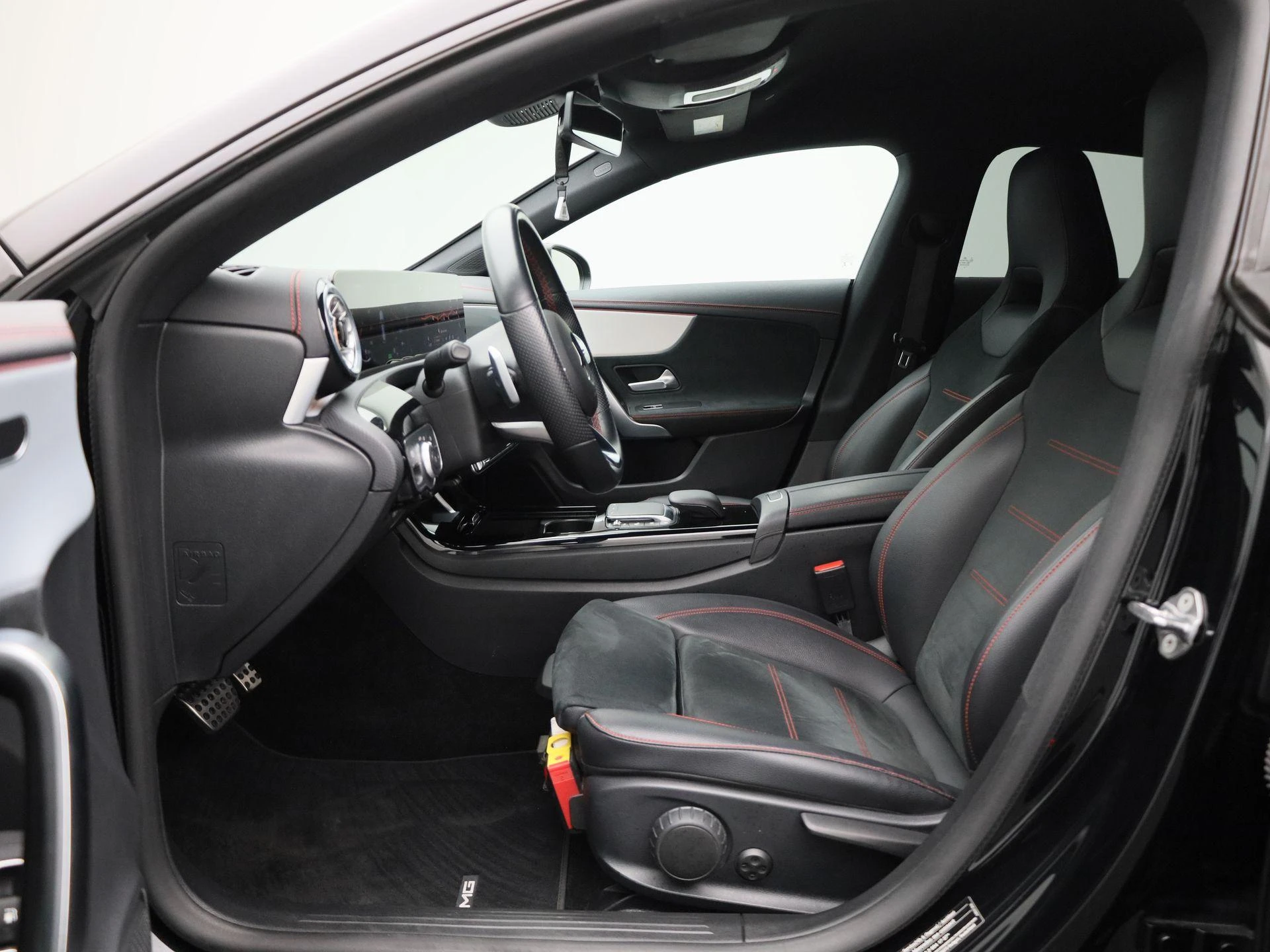 Mercedes-Benz-CLA-image-10