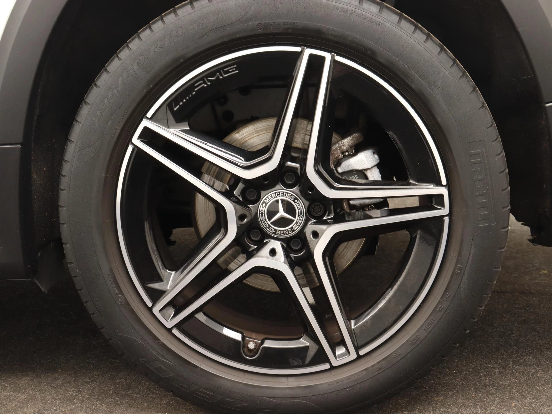 Mercedes-Benz-GLB-image-12