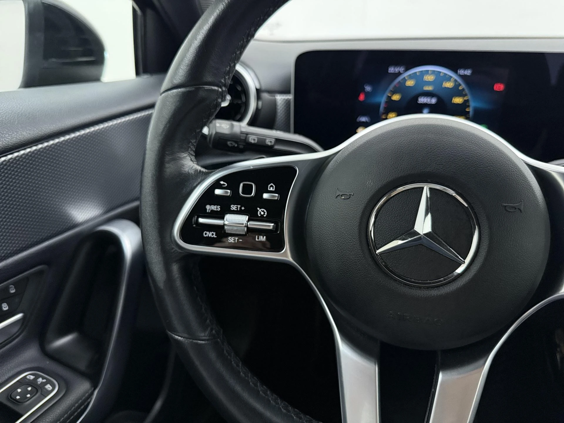 Mercedes-Benz-A-Klasse-image-15