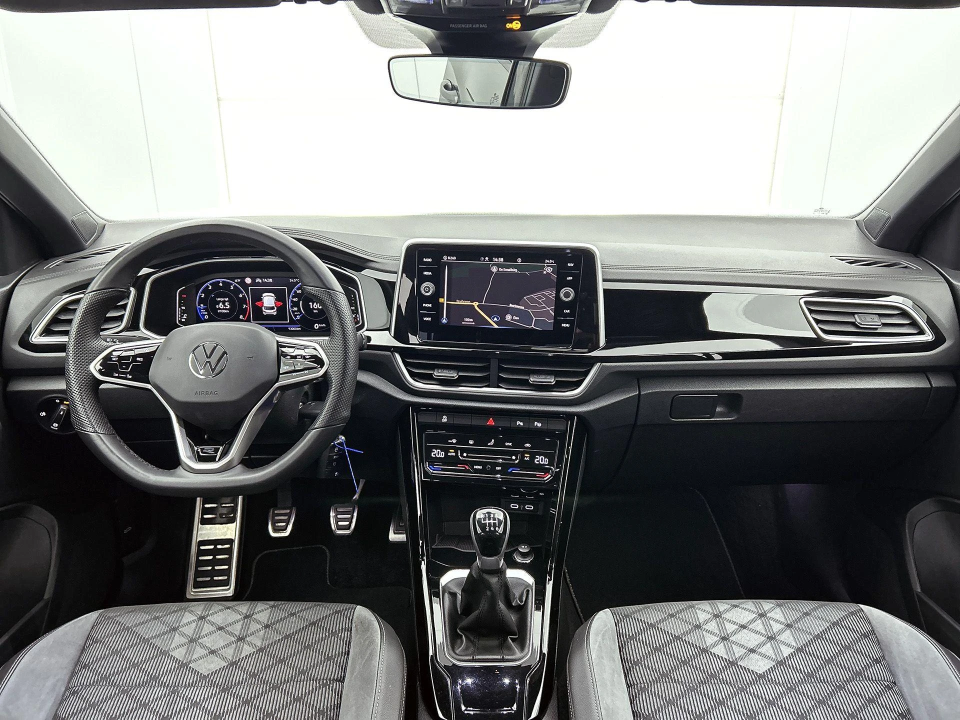 Volkswagen-T-Roc-image-22