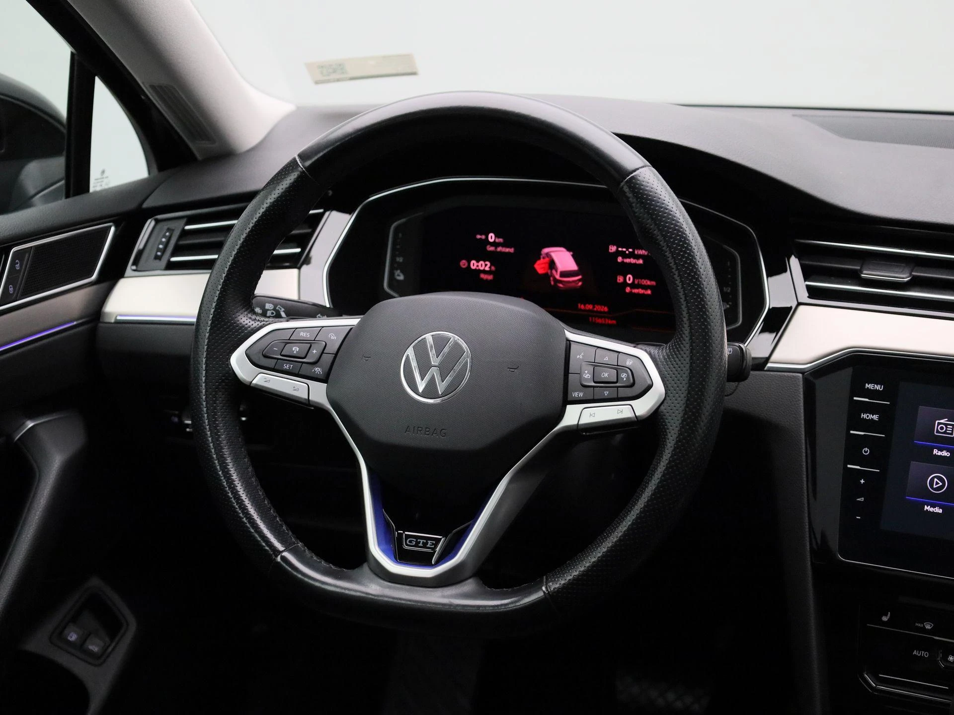 Volkswagen-Passat-image-9