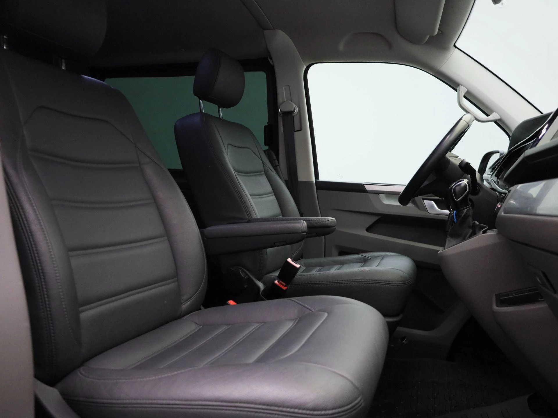 Volkswagen Transporter 2.0 TDI L2H1 Bulli 150PK