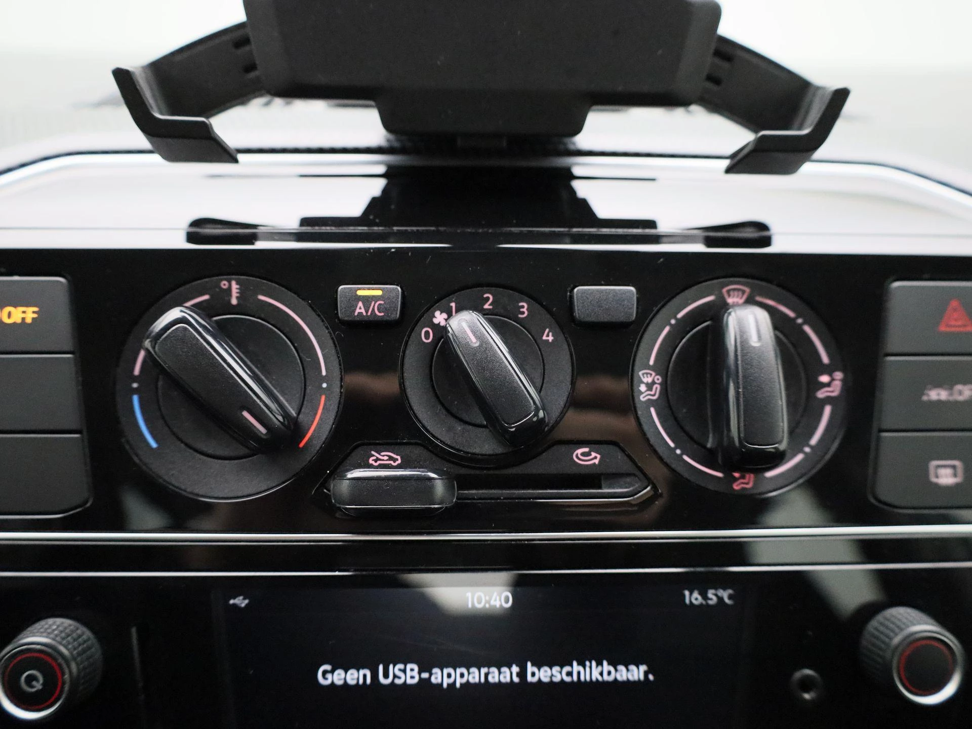 Volkswagen-up!-image-19