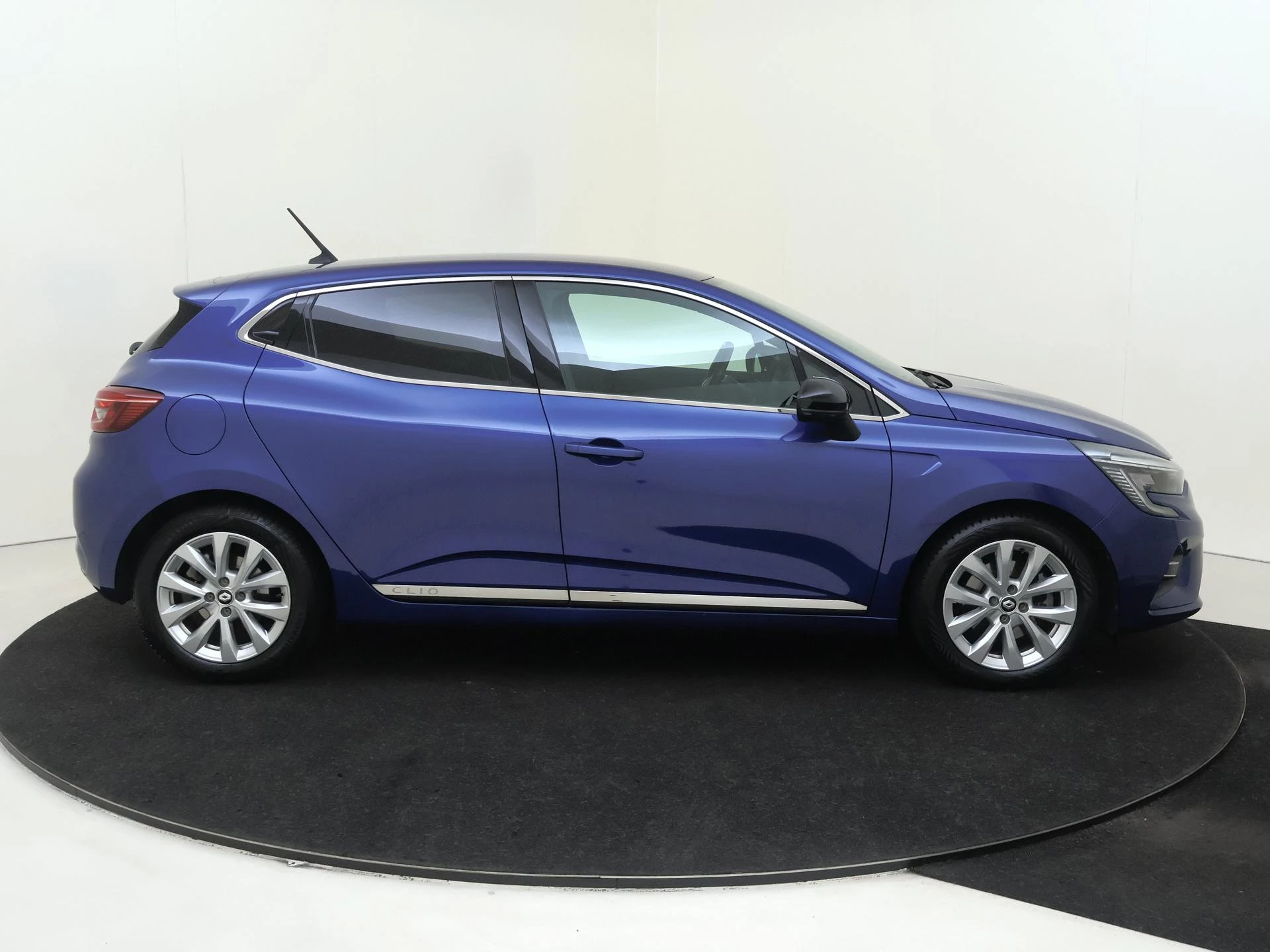 Renault-Clio-image-8