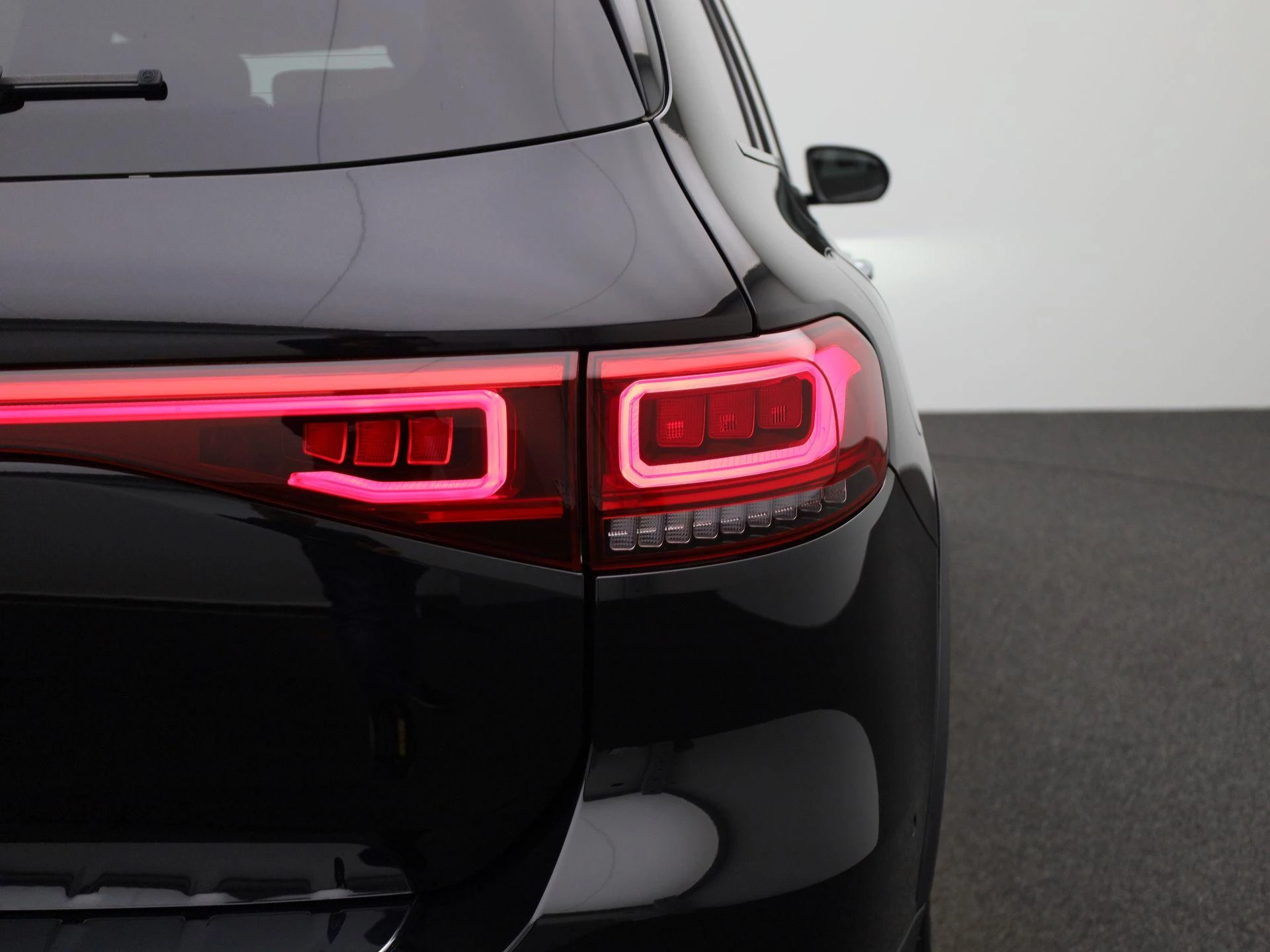 Mercedes-Benz-EQB-image-41