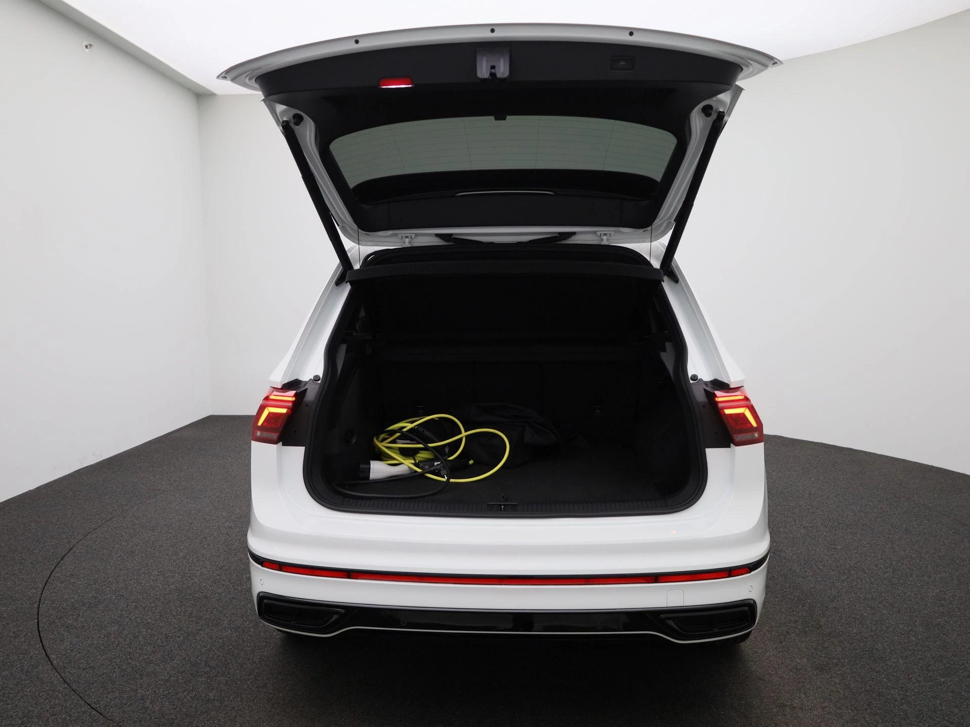 Volkswagen Tiguan 1.4 TSI eHybrid R-Line Business+ 245 PK|