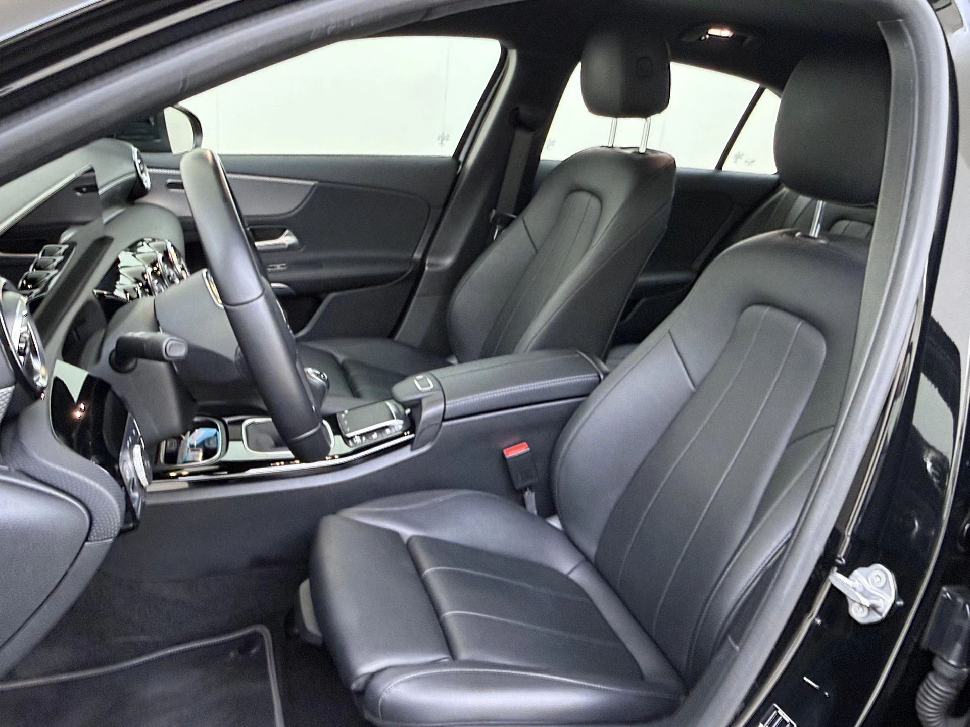 Mercedes-Benz-A-Klasse-image-11