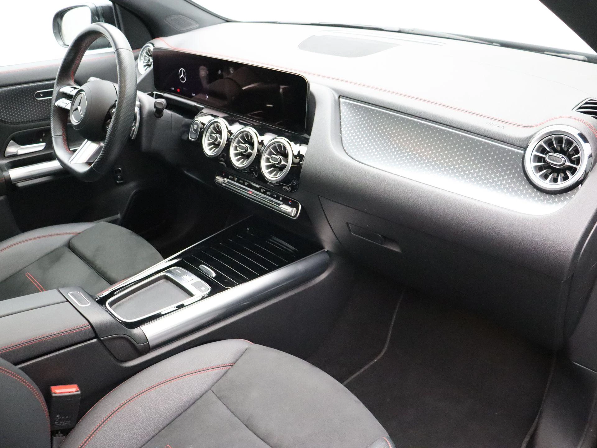 Mercedes-Benz EQA 250+ AMG Line + PANORAMISCH DAK + CARPLAY + CAMERA +