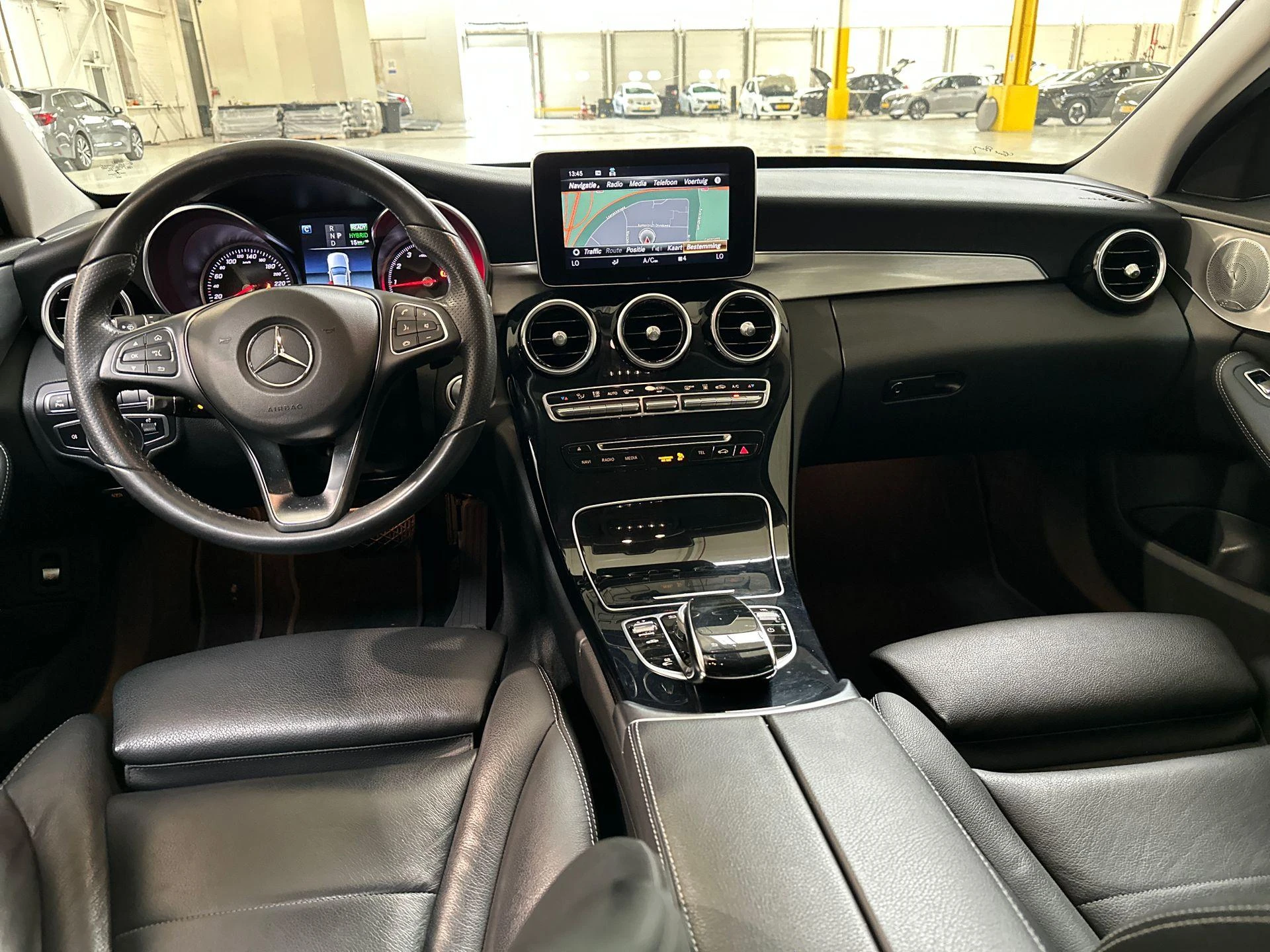 Mercedes-Benz-C-Klasse-image-16