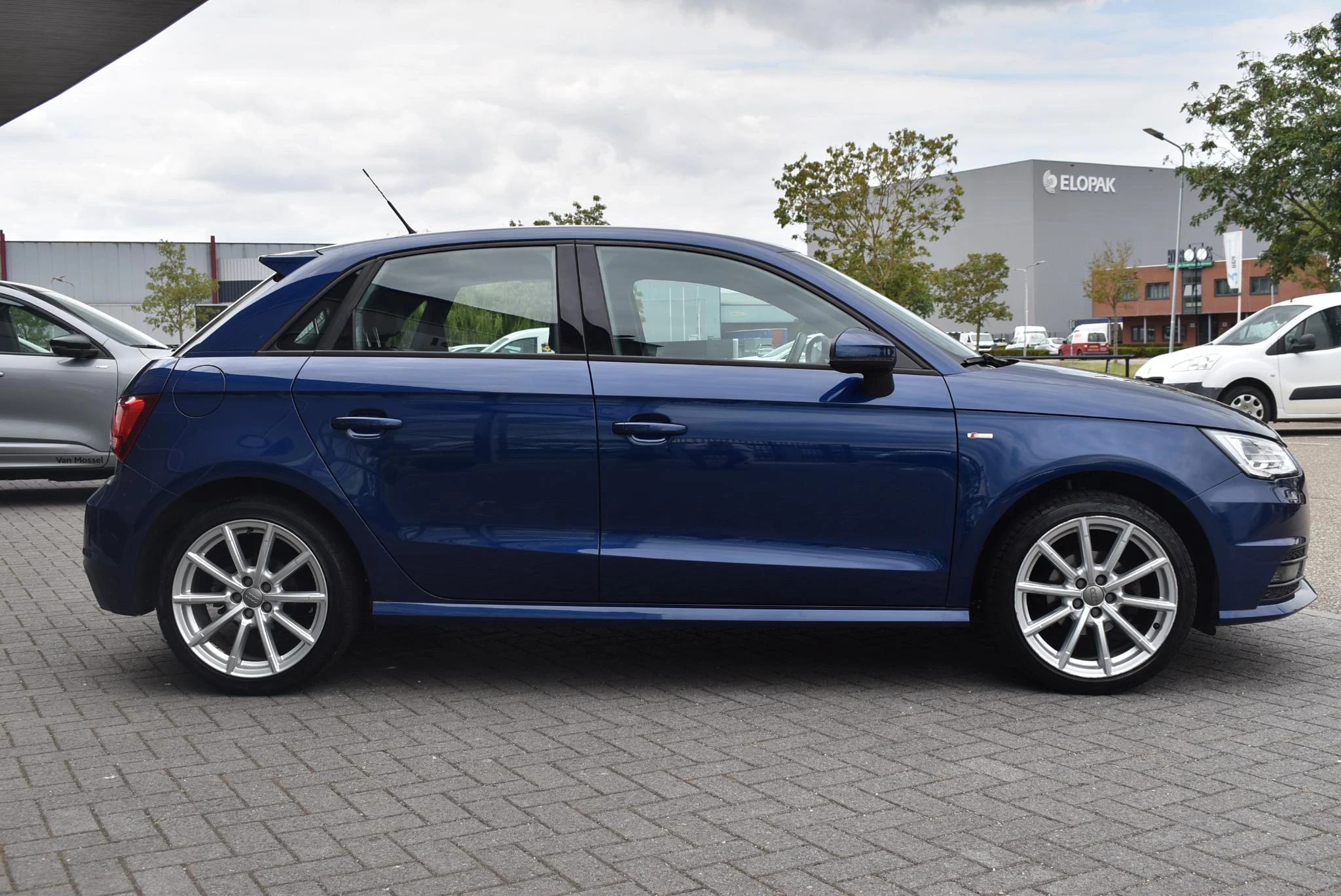 Audi-A1 Sportback-image-3