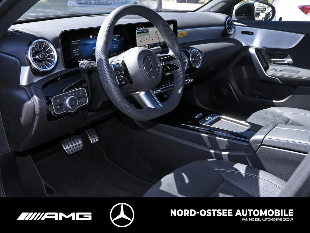 Mercedes-Benz A-Klasse 180 AMG PANO NIGHT MBUX KEYLESS-GO SHZ AMG Line