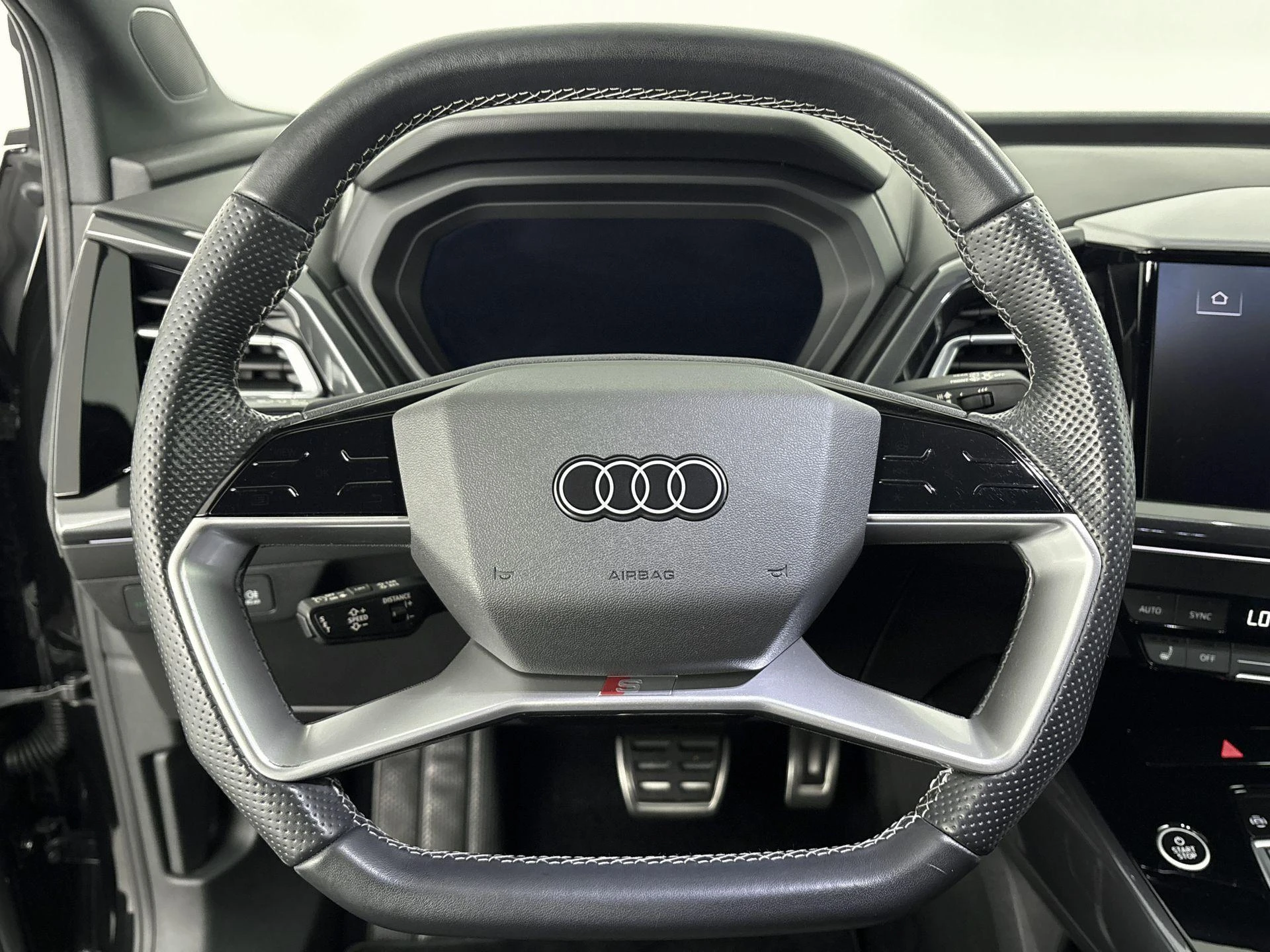 Audi-Q4 e-tron-image-10