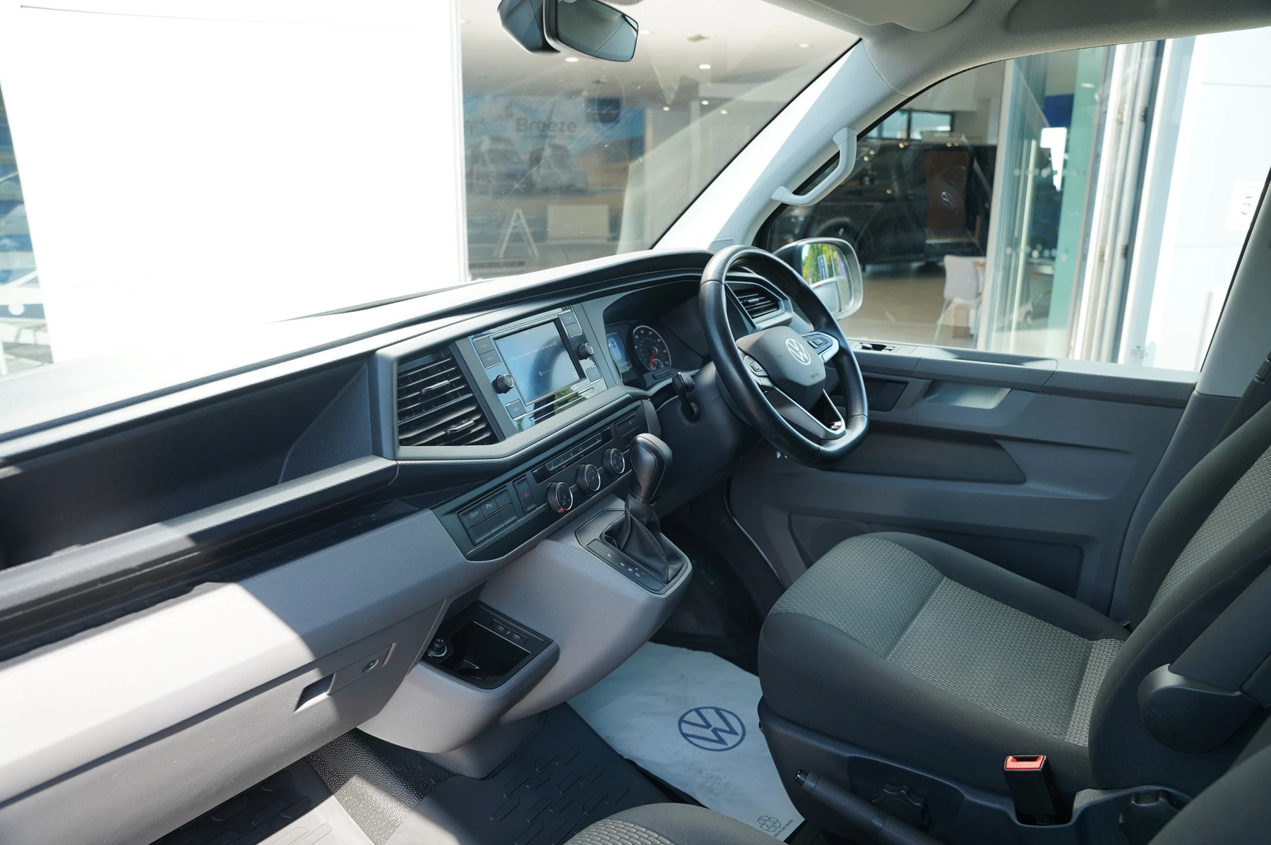 Volkswagen-Transporter-image-1