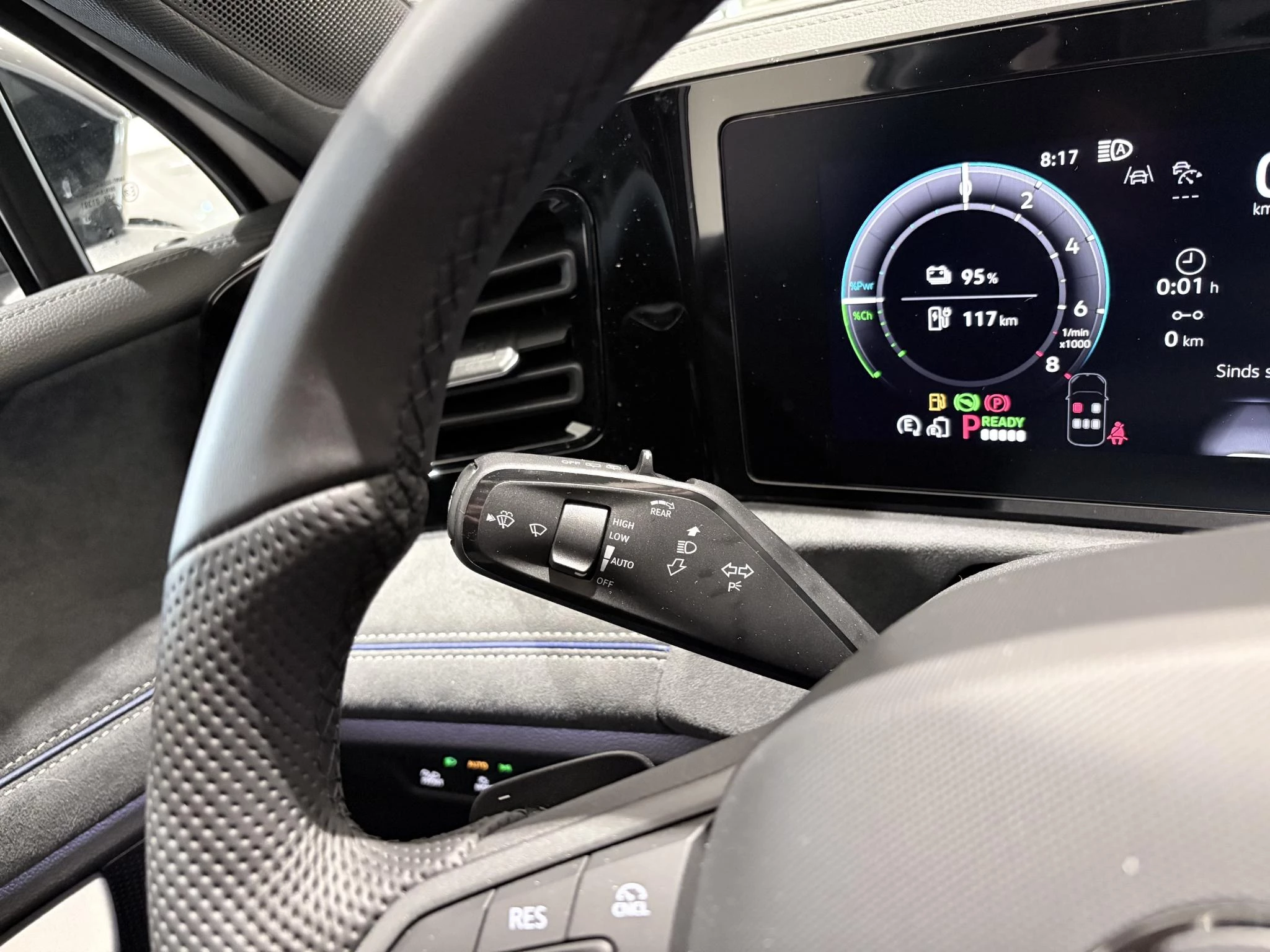 Volkswagen-Tiguan-image-17